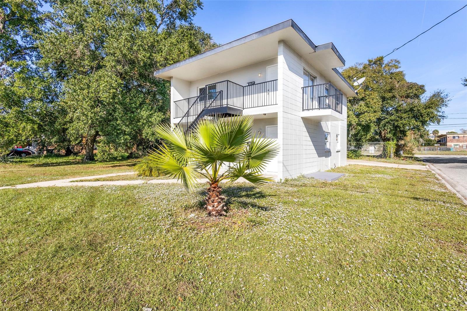 Image 24 of 26 For 901 Colyer Street A & B