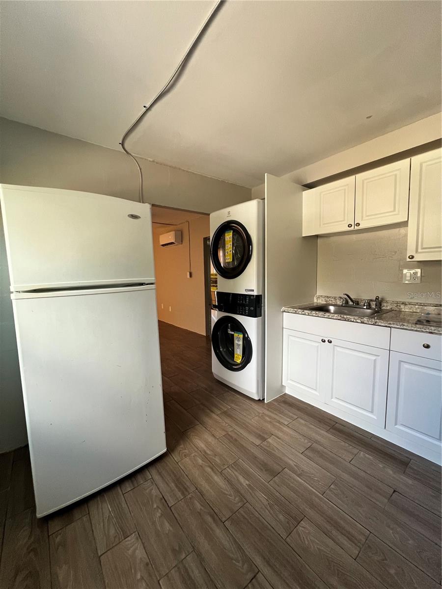 Image 28 of 32 For 901 Colyer Street A & B