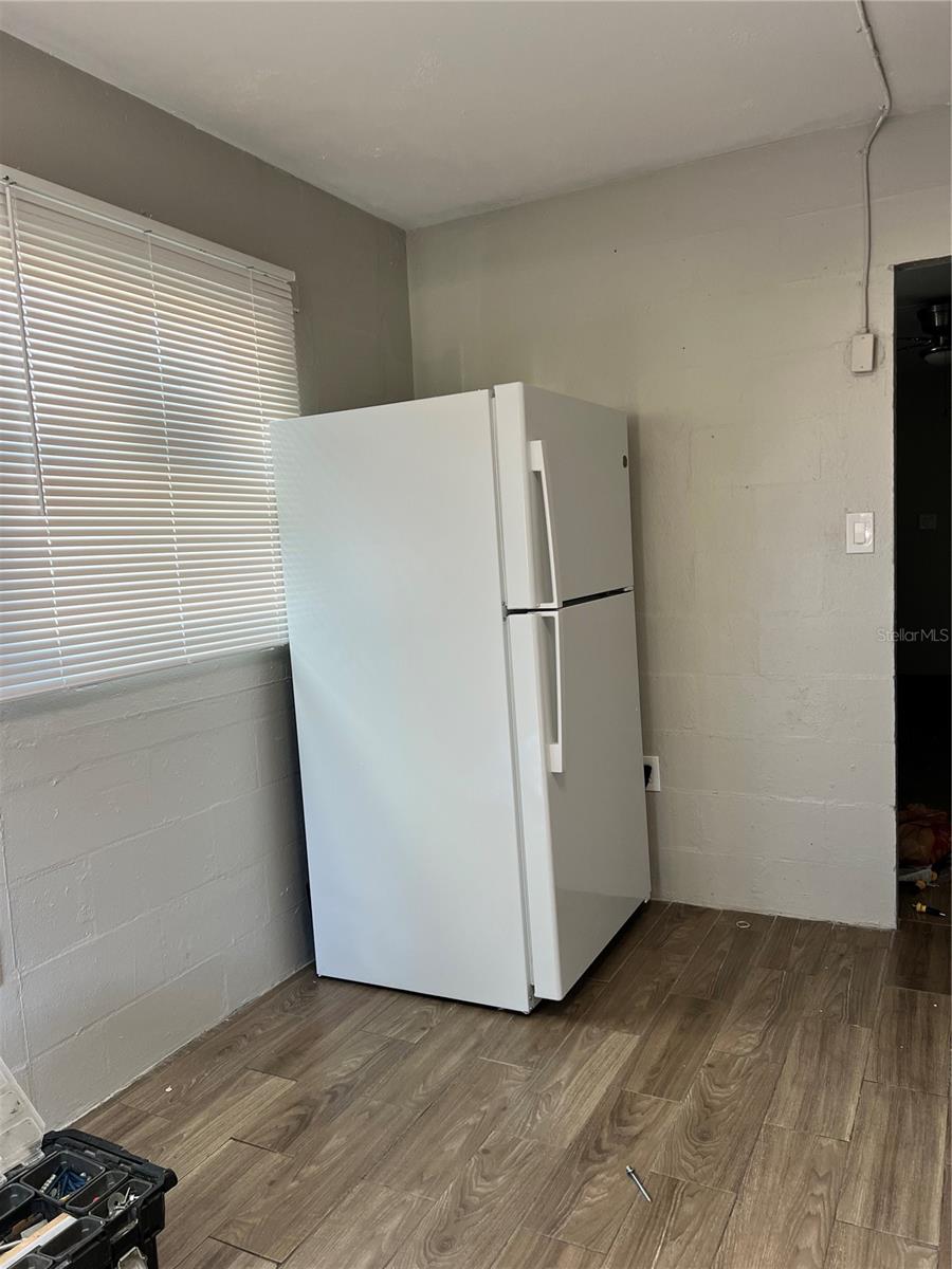 Image 30 of 32 For 901 Colyer Street A & B