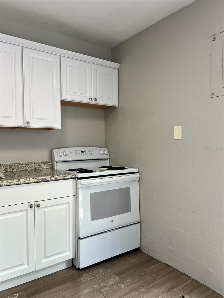 Image 31 of 32 For 901 Colyer Street A & B