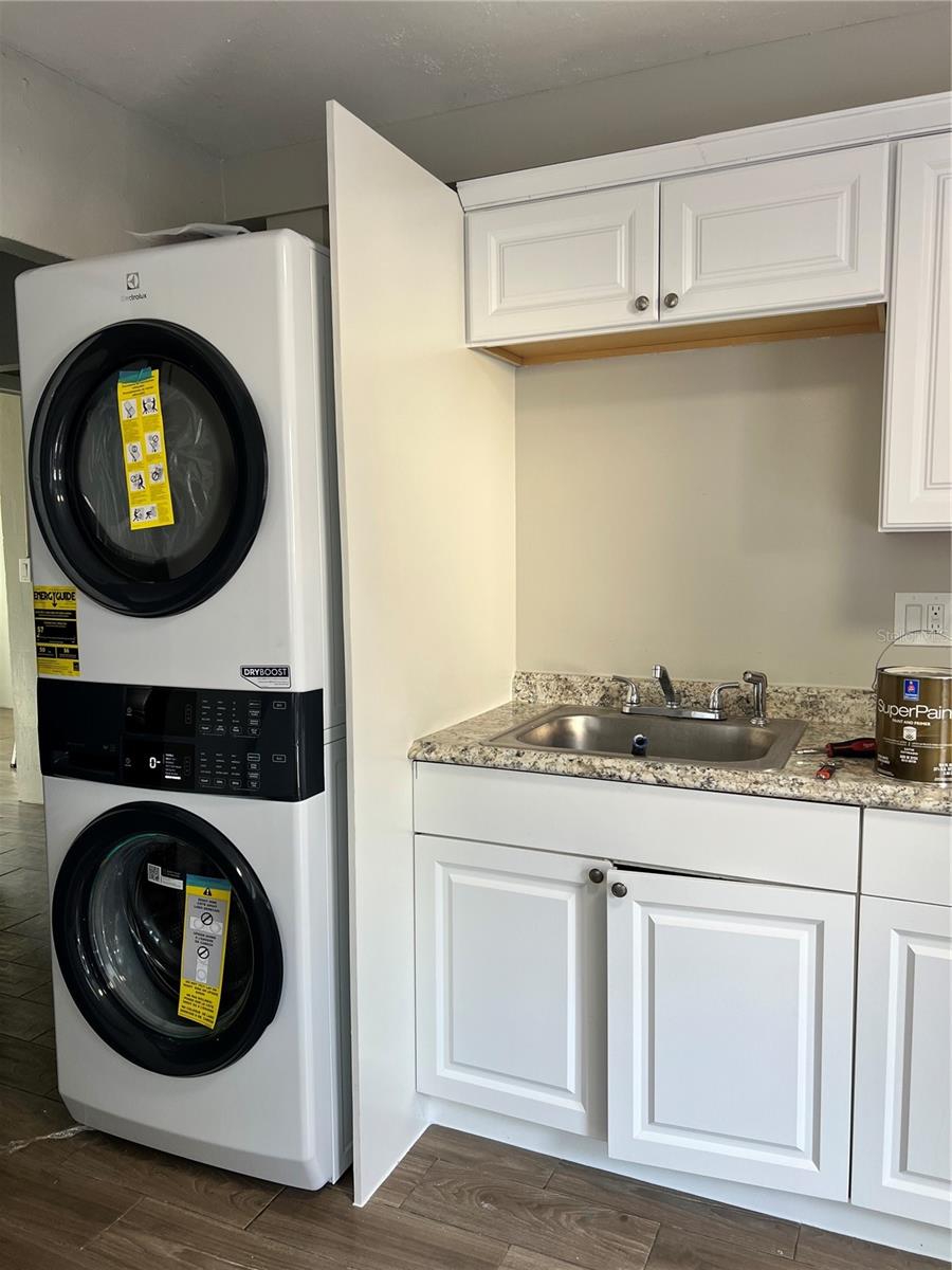 Image 32 of 32 For 901 Colyer Street A & B