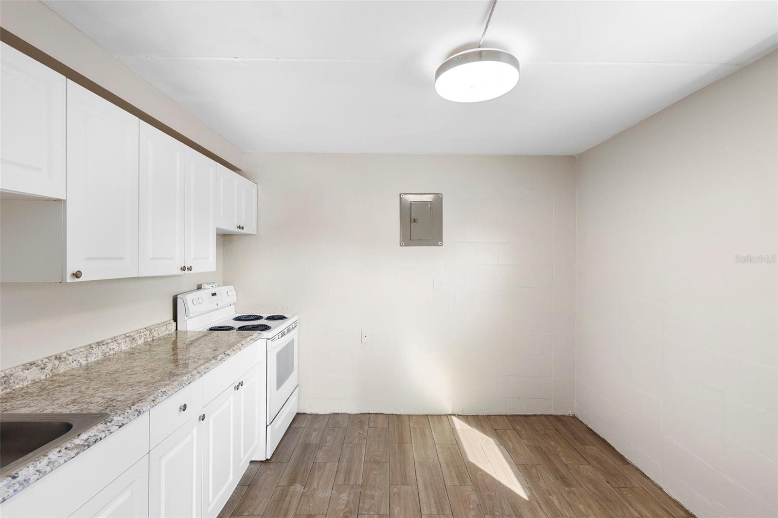 Image 5 of 26 For 901 Colyer Street A & B