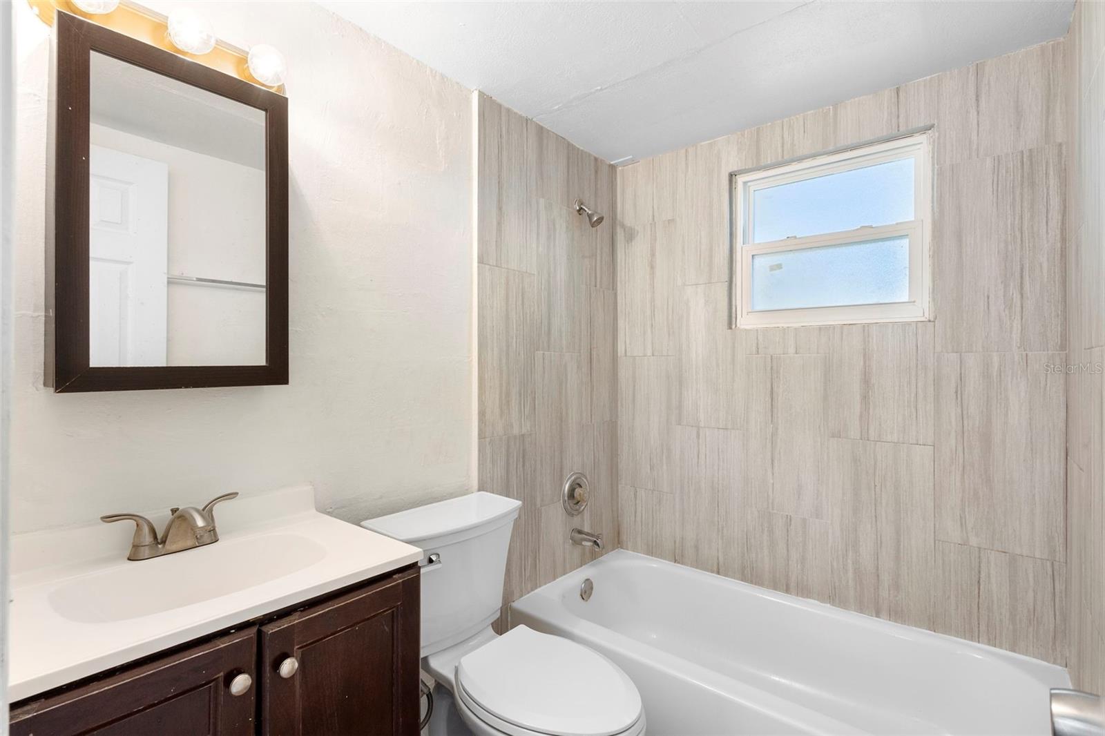 Image 8 of 26 For 901 Colyer Street A & B