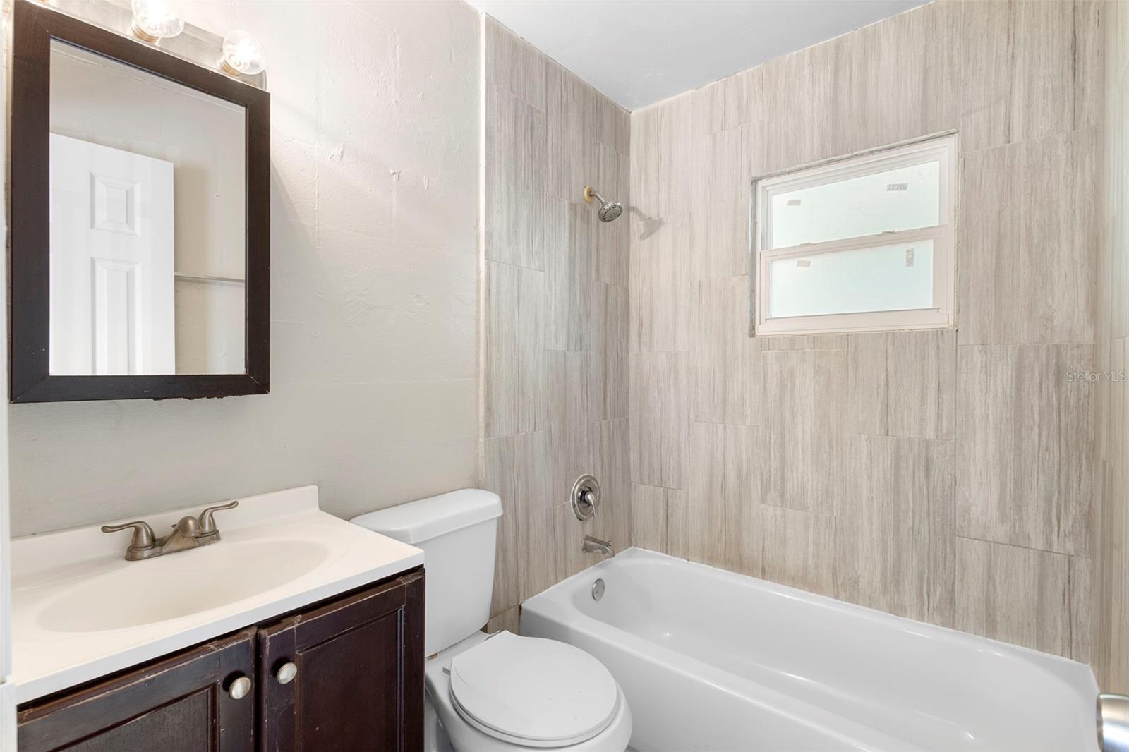 Image 9 of 26 For 901 Colyer Street A & B