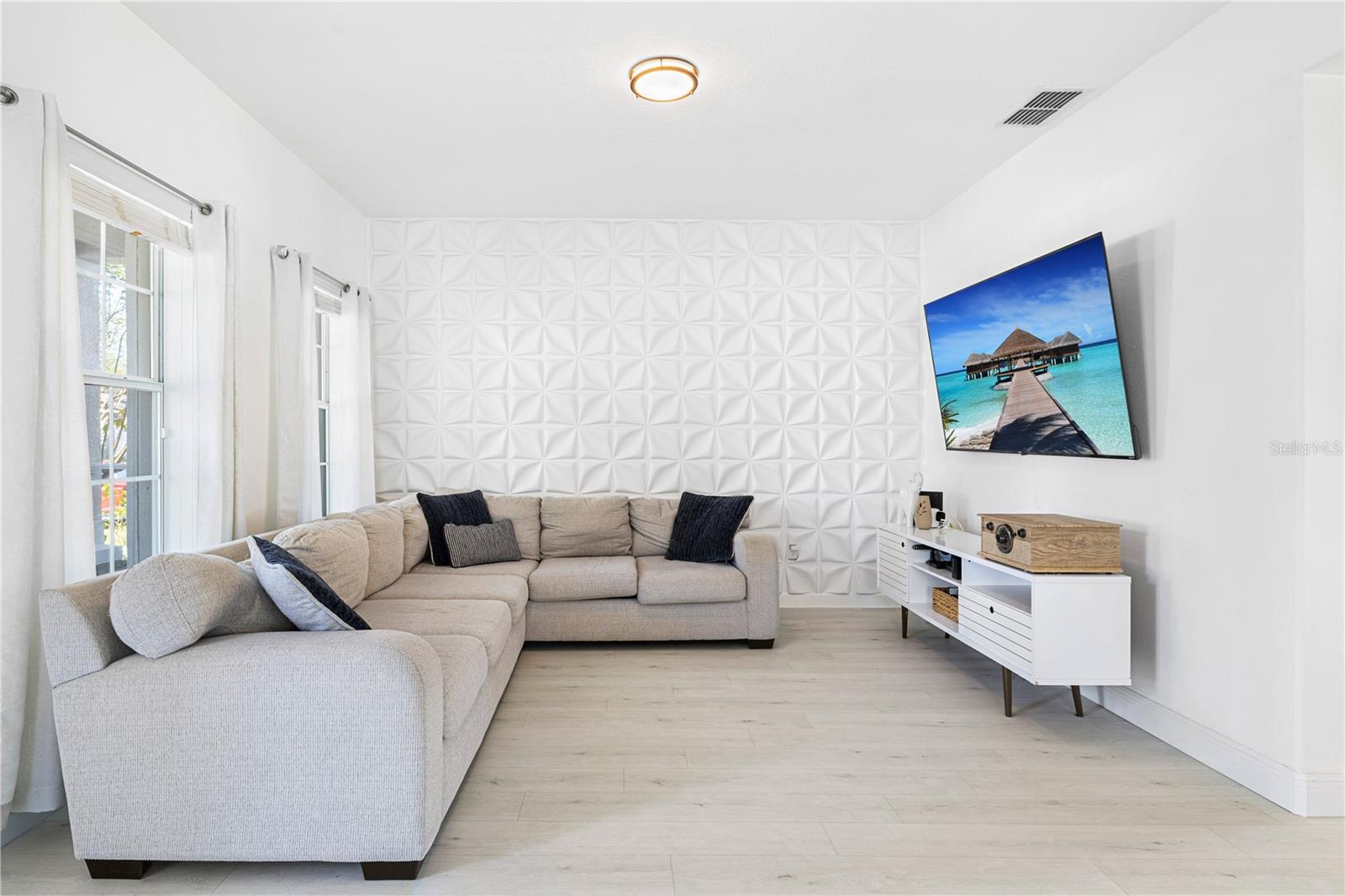 Image 8 of 59 For 5526 New Independence Parkway