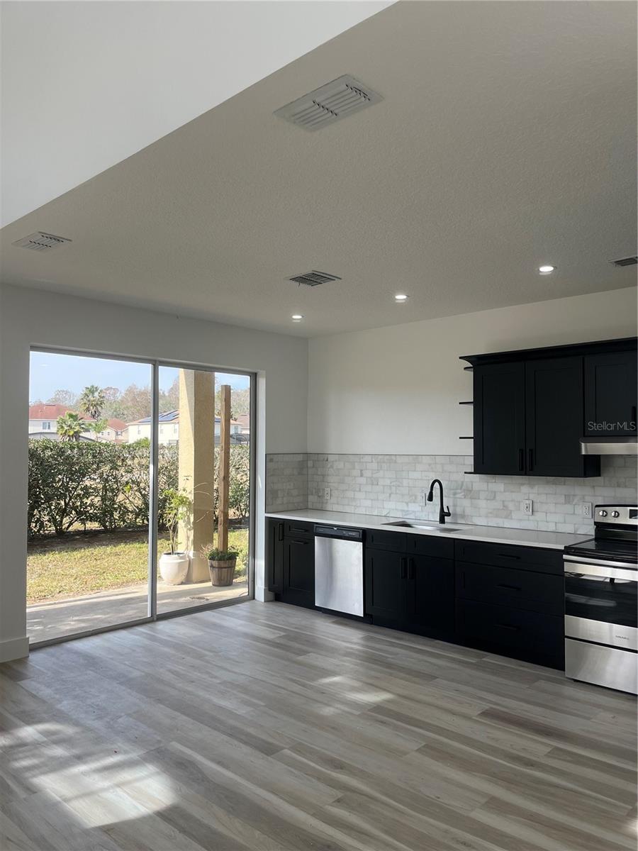 Image 4 of 16 For 550 Monroe Circle