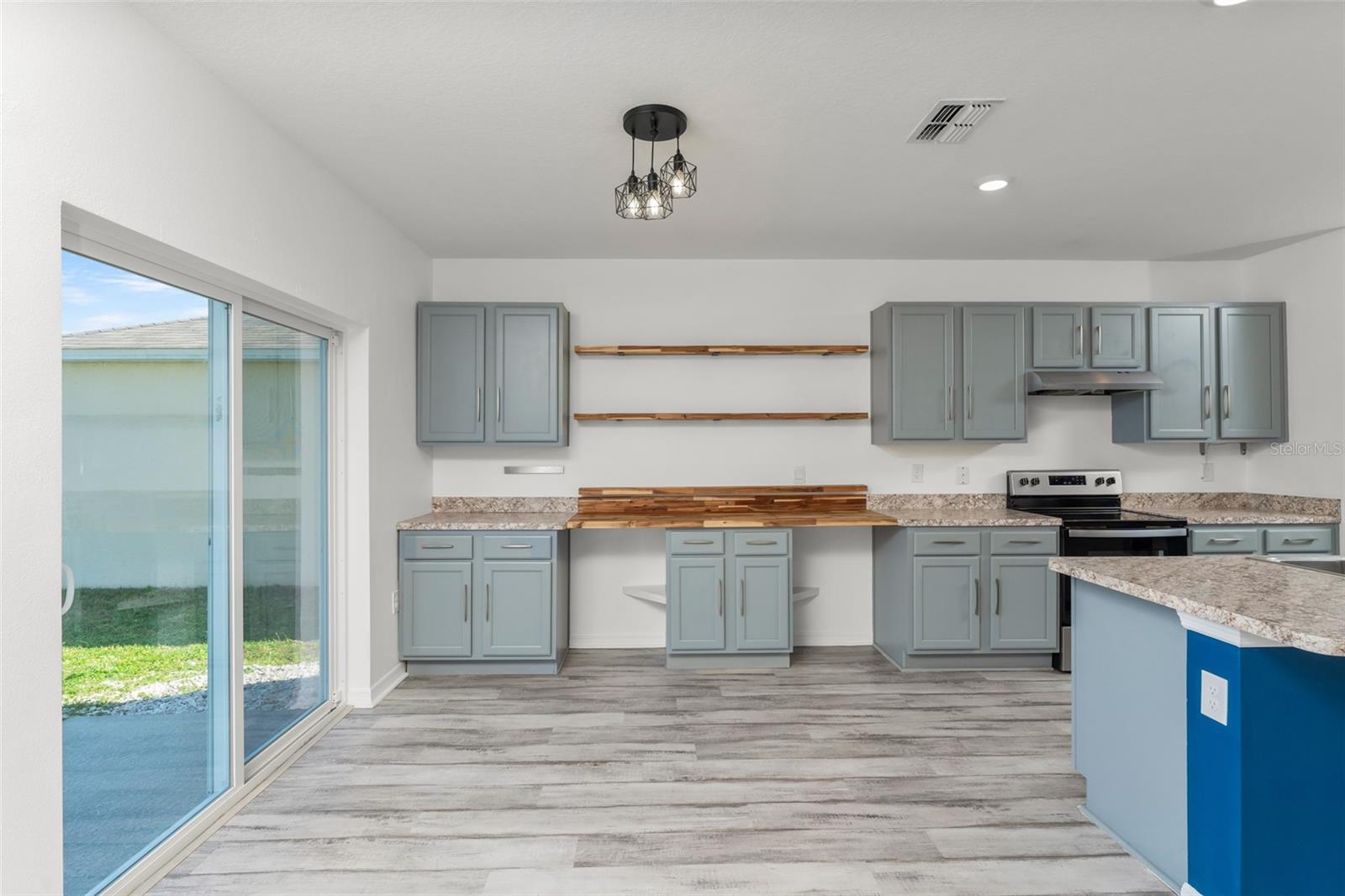 Image 11 of 47 For 540 Boardwalk Avenue