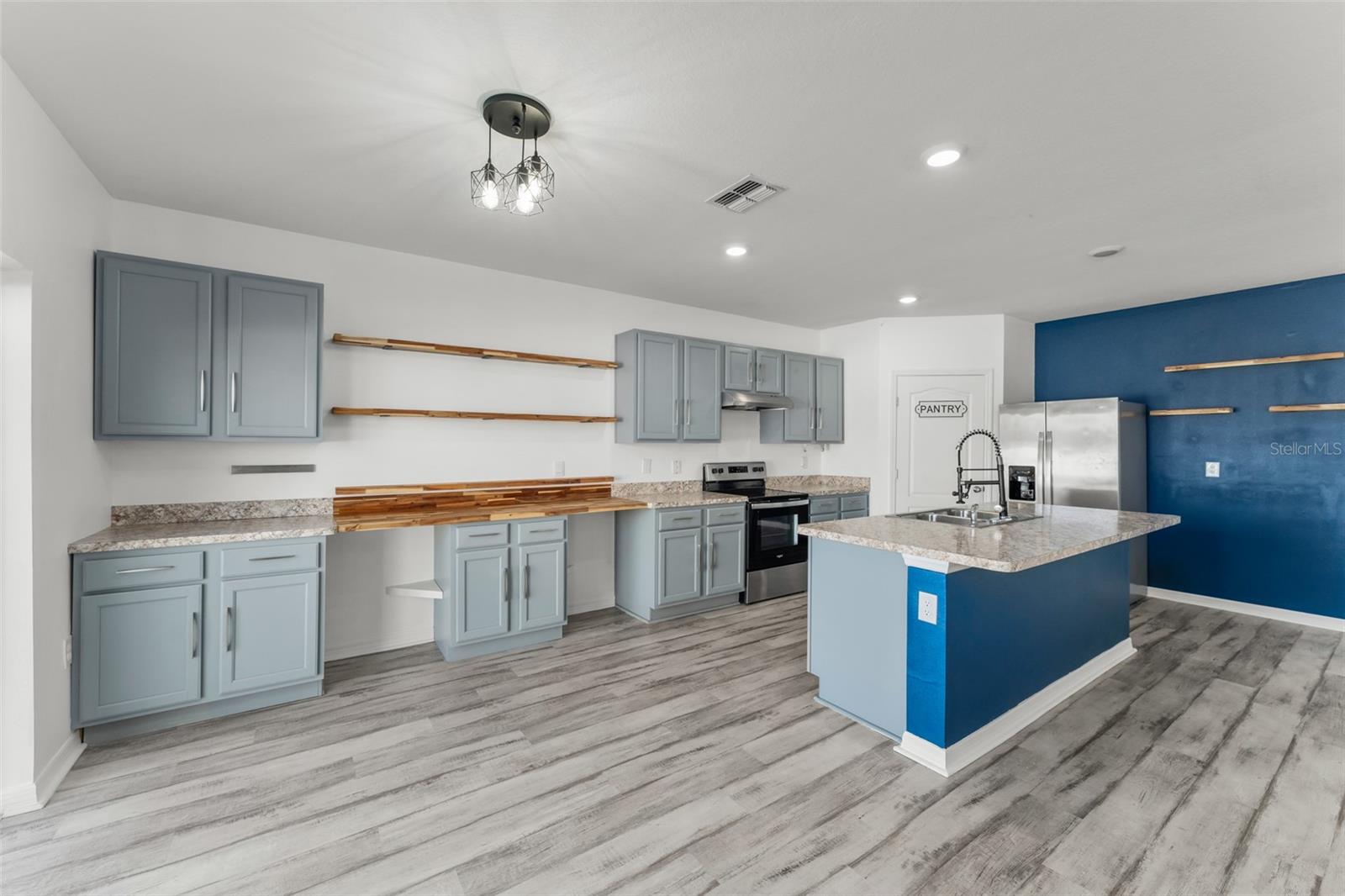 Image 12 of 47 For 540 Boardwalk Avenue