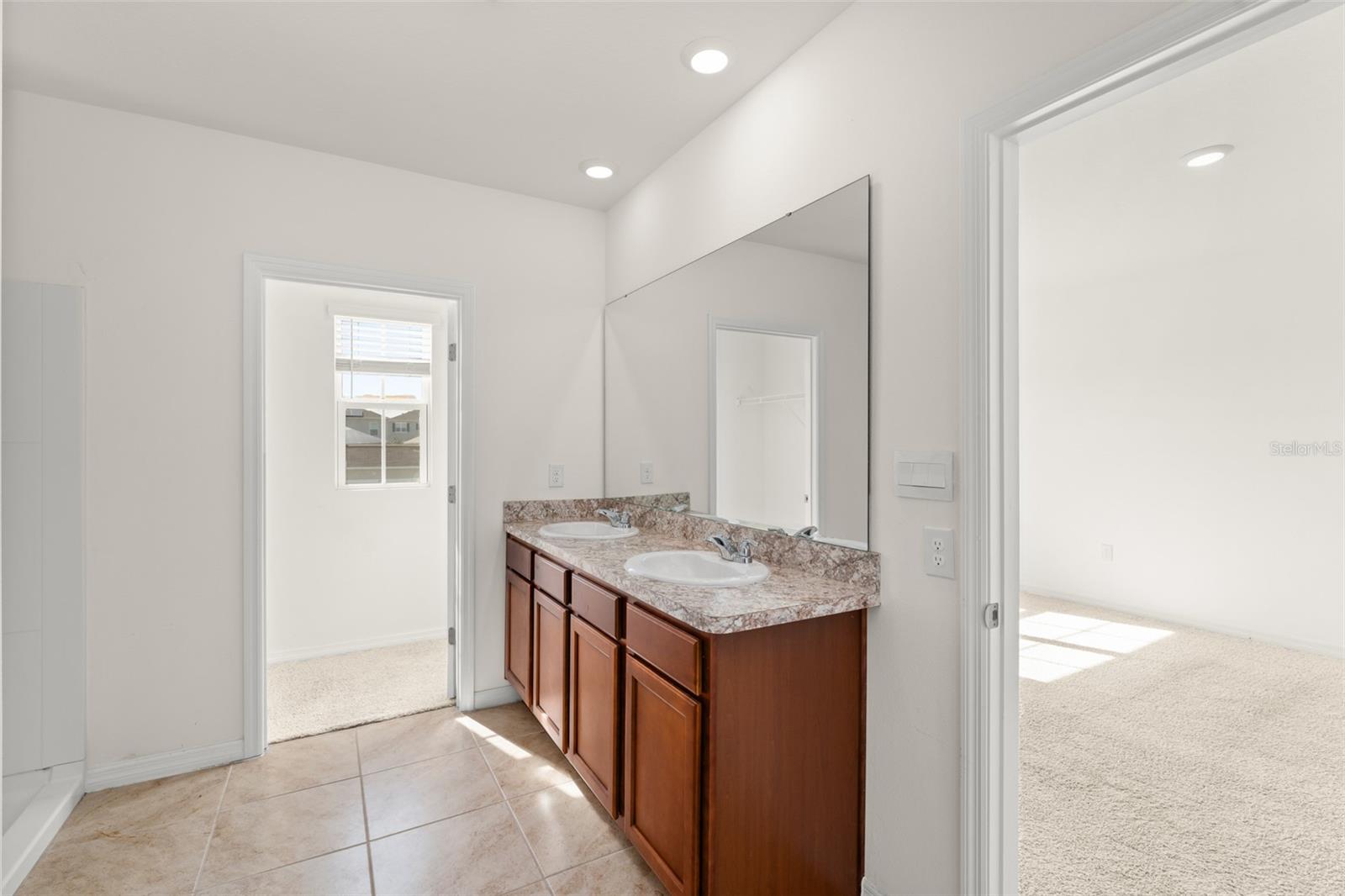 Image 28 of 47 For 540 Boardwalk Avenue