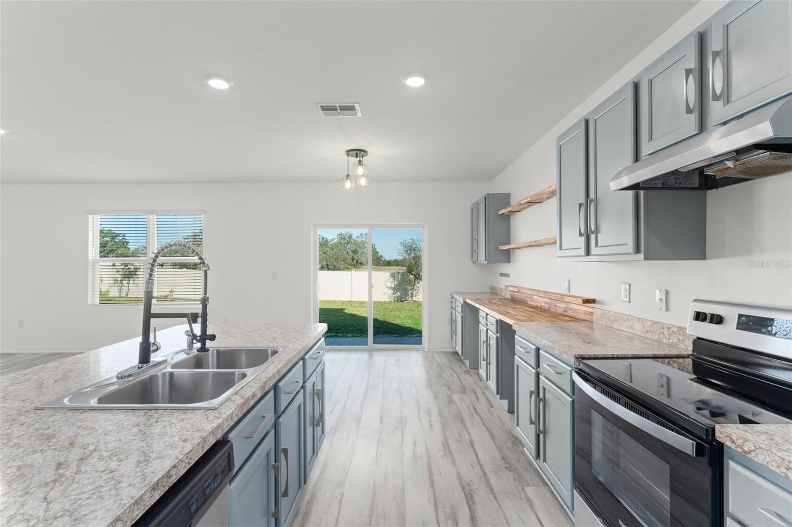 Image 8 of 47 For 540 Boardwalk Avenue