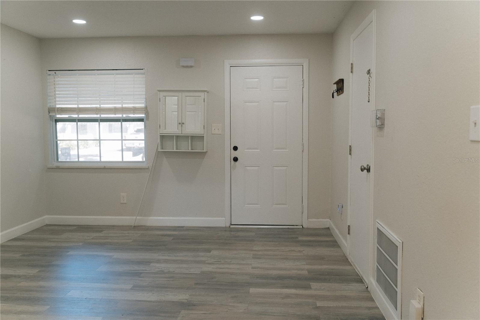 Image 16 of 23 For 503 Apricot Drive