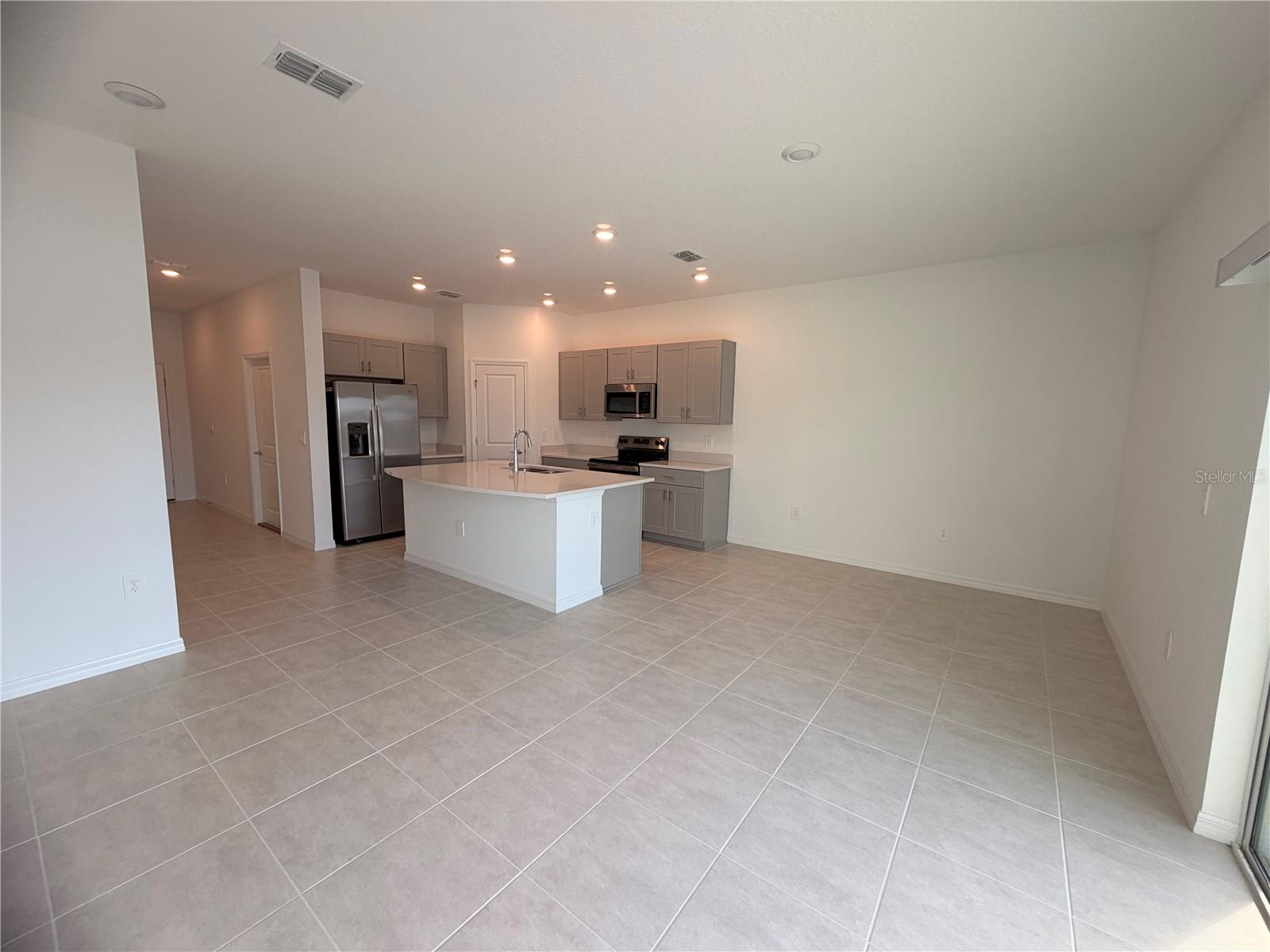 Image 3 of 21 For 2212 Portrait Street