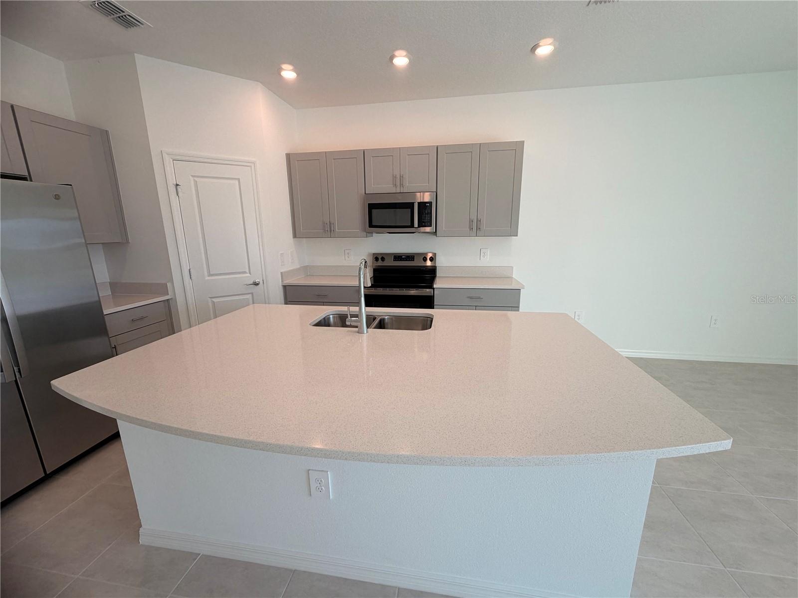 Image 4 of 21 For 2212 Portrait Street