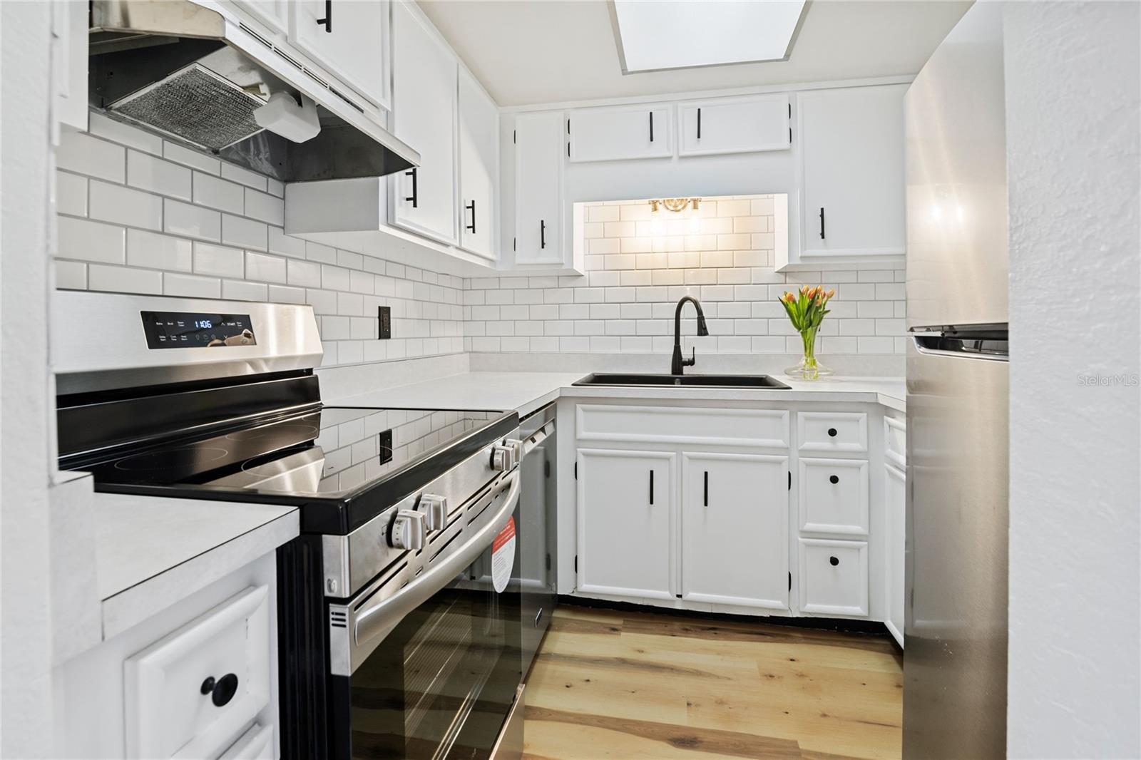 Image 14 of 24 For 3800 Saxon Drive 520