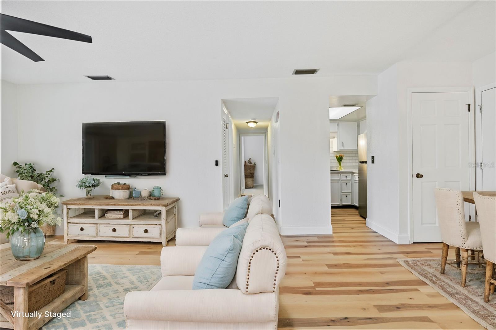 Image 3 of 24 For 3800 Saxon Drive 520