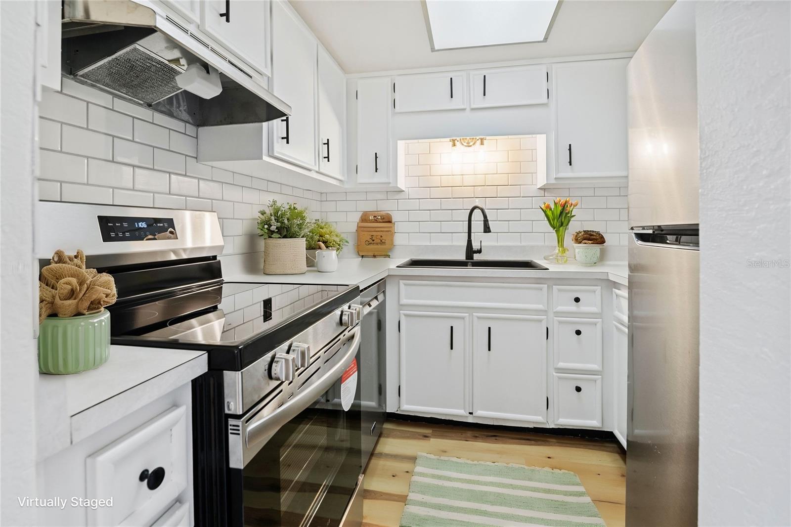 Image 8 of 24 For 3800 Saxon Drive 520