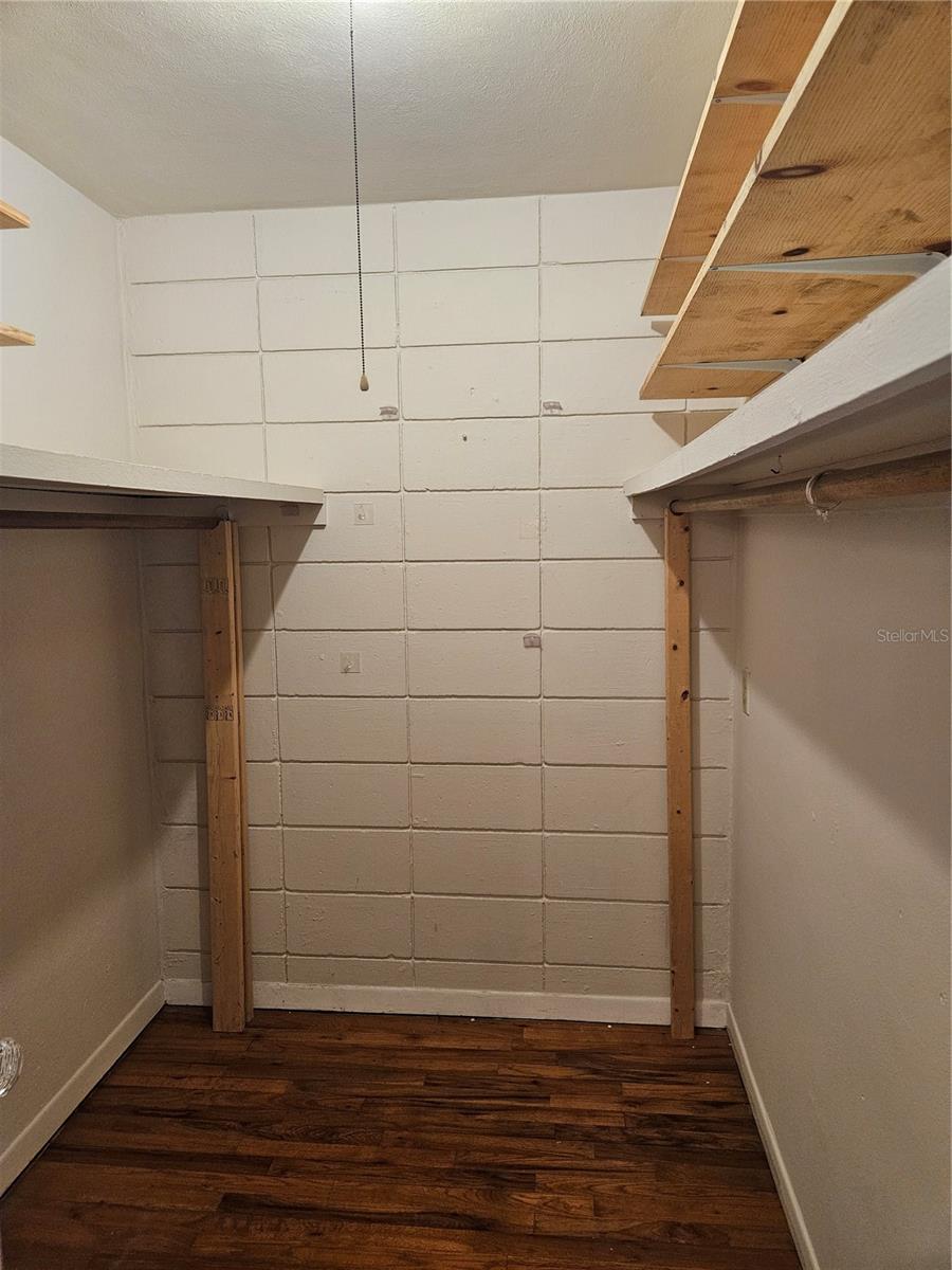 Image 6 of 10 For 320 Lakeview Street 222