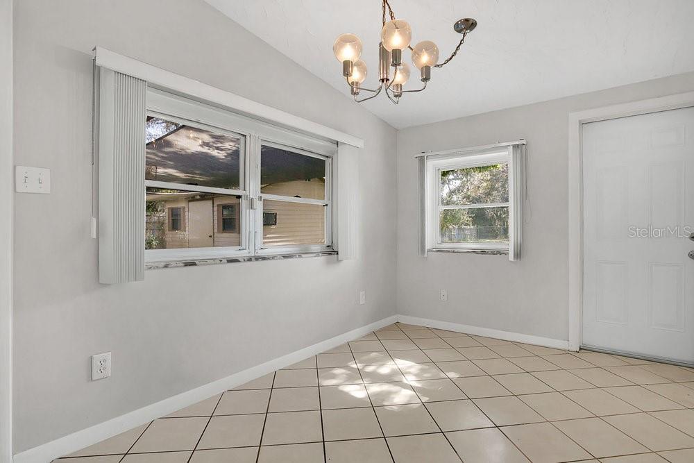 Image 8 of 19 For 10116 Union Park Drive