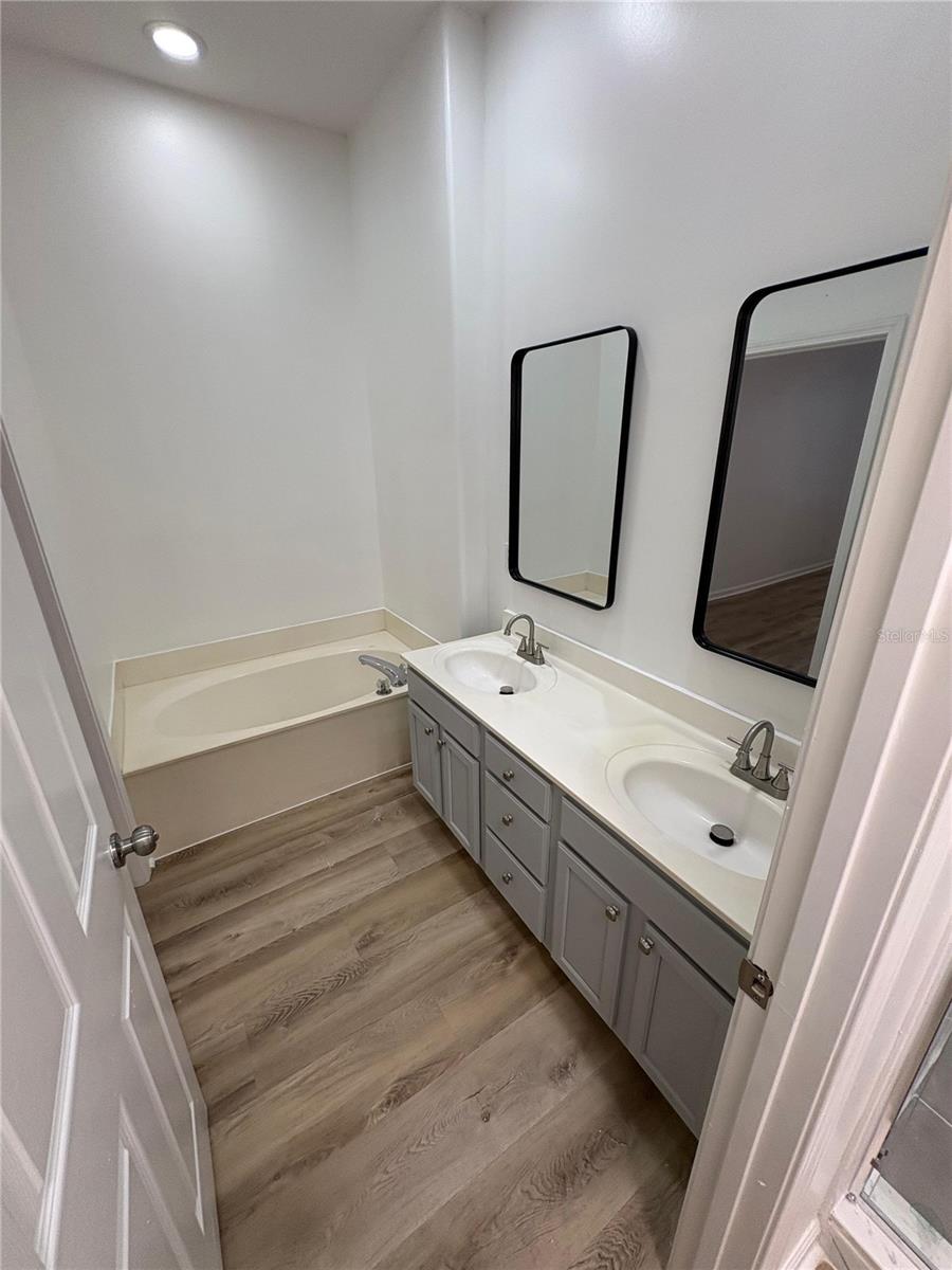 Image 17 of 23 For 7531 Bay Port Road 14