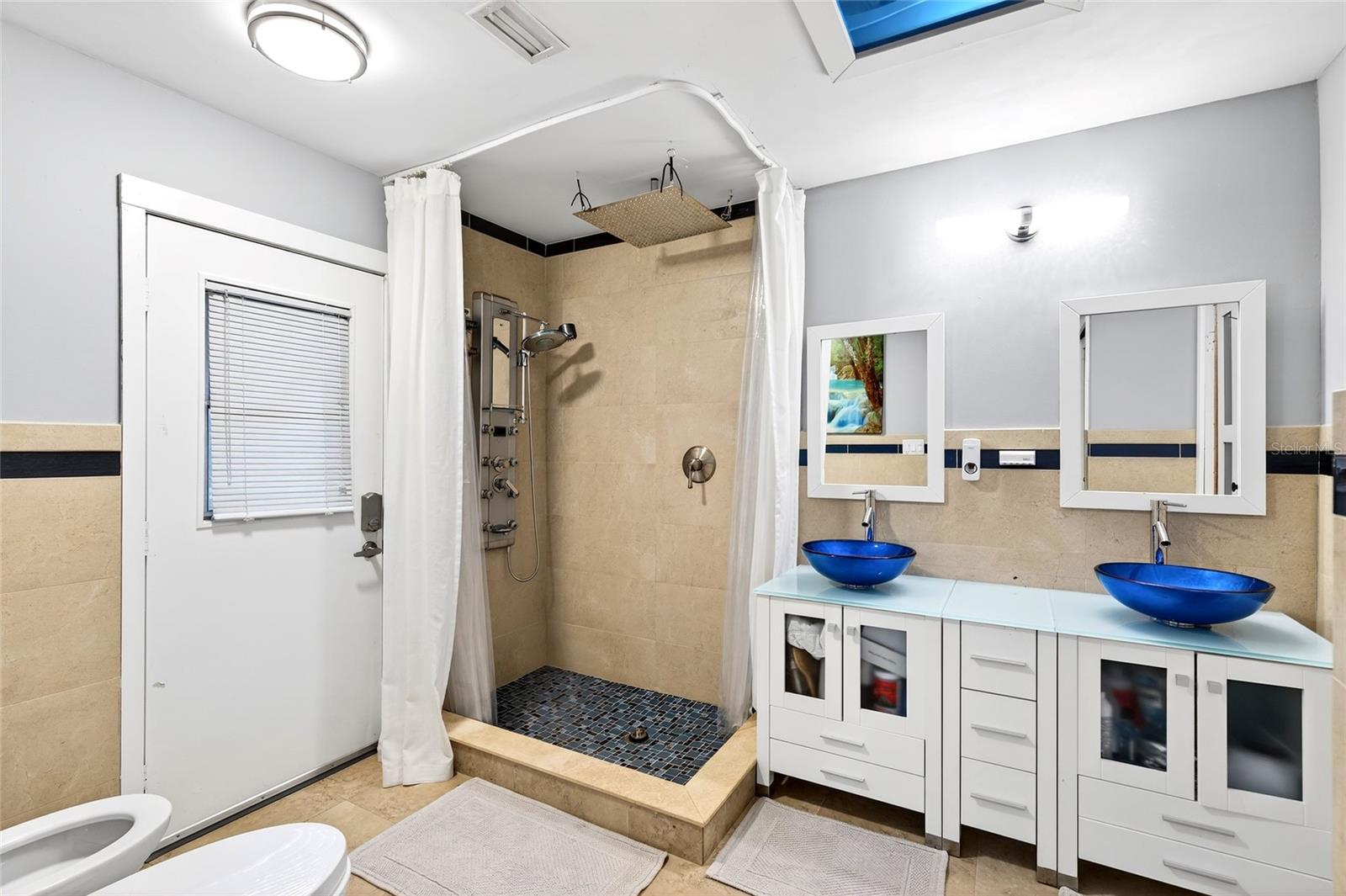 Image 10 of 52 For 11795 Highway 484