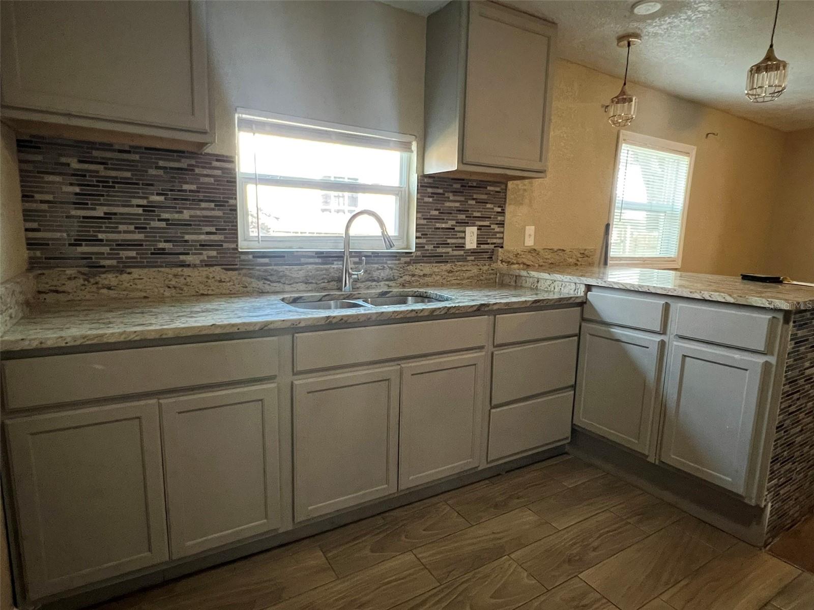 Image 13 of 27 For 1307 Kaley Avenue