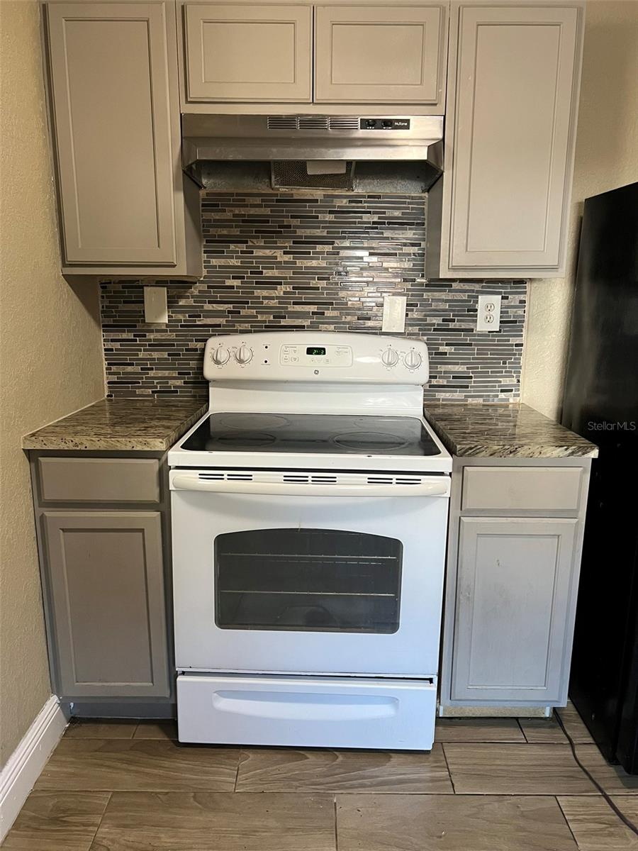 Image 14 of 27 For 1307 Kaley Avenue