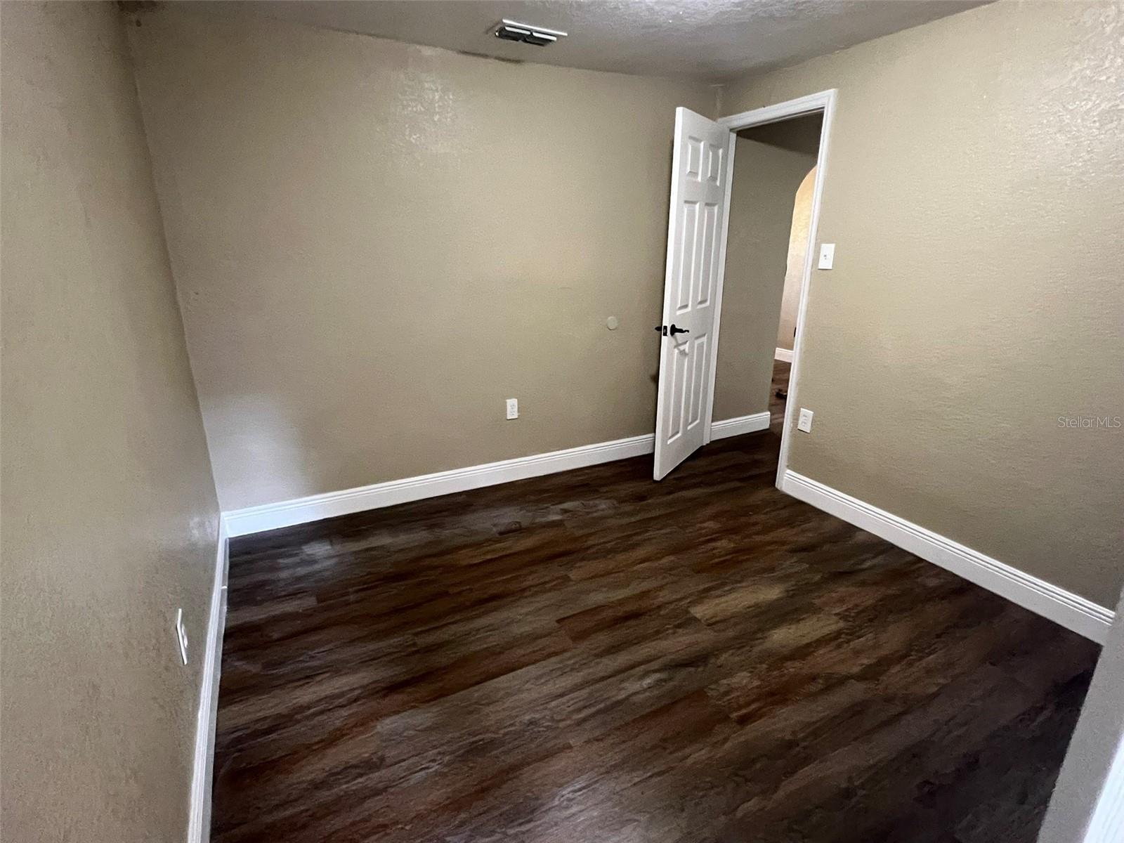 Image 15 of 27 For 1307 Kaley Avenue