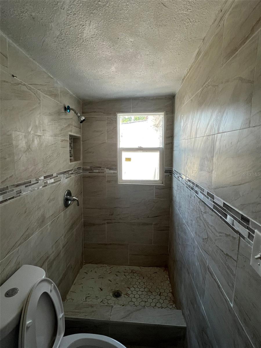 Image 18 of 27 For 1307 Kaley Avenue