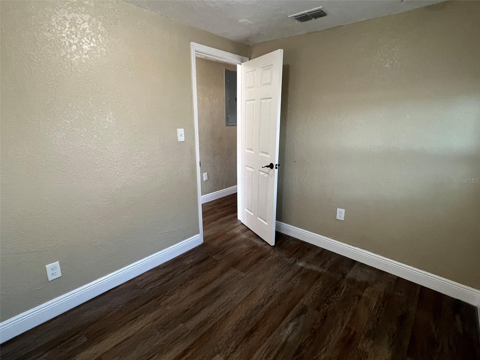 Image 3 of 27 For 1307 Kaley Avenue