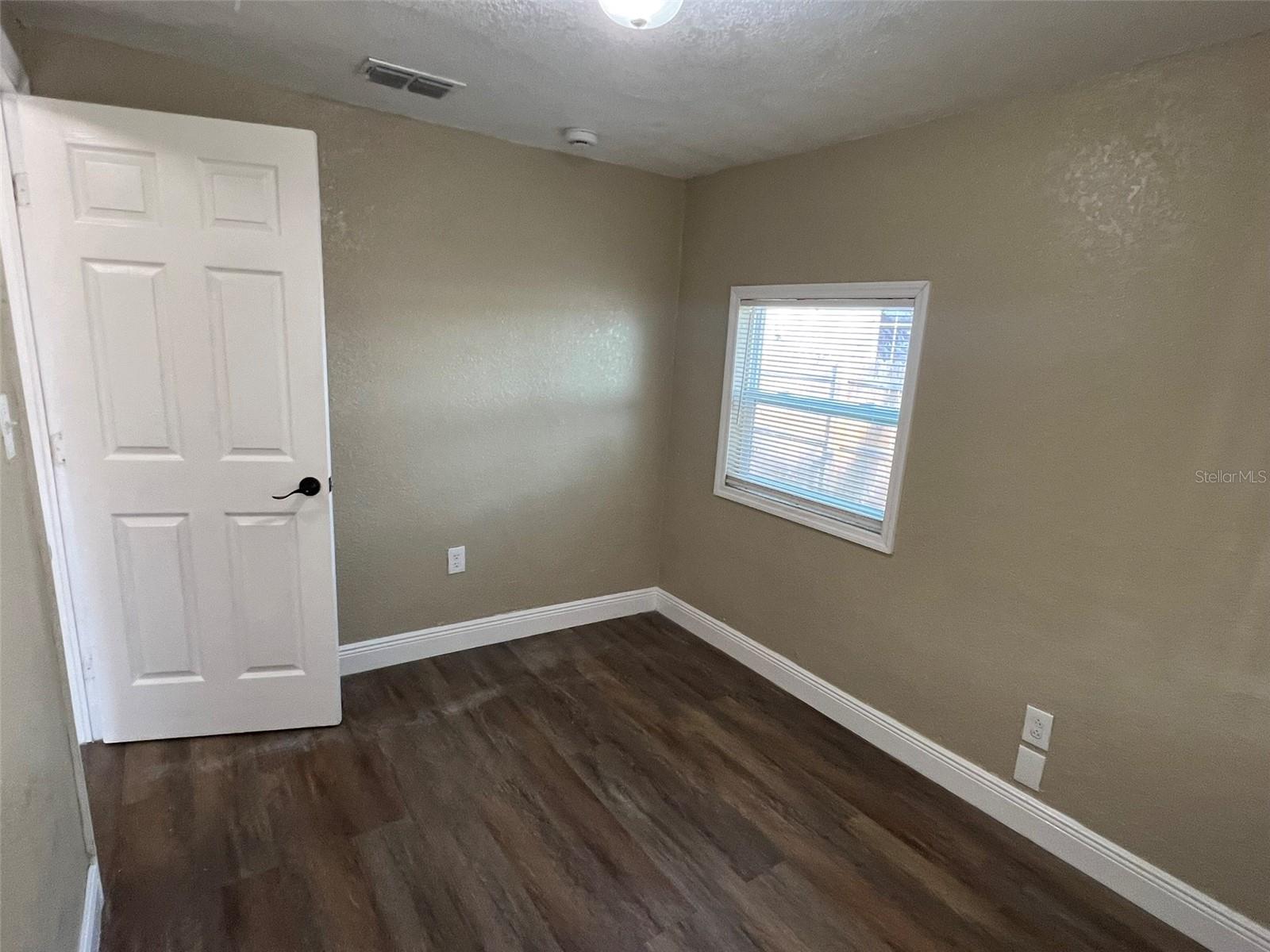 Image 4 of 27 For 1307 Kaley Avenue