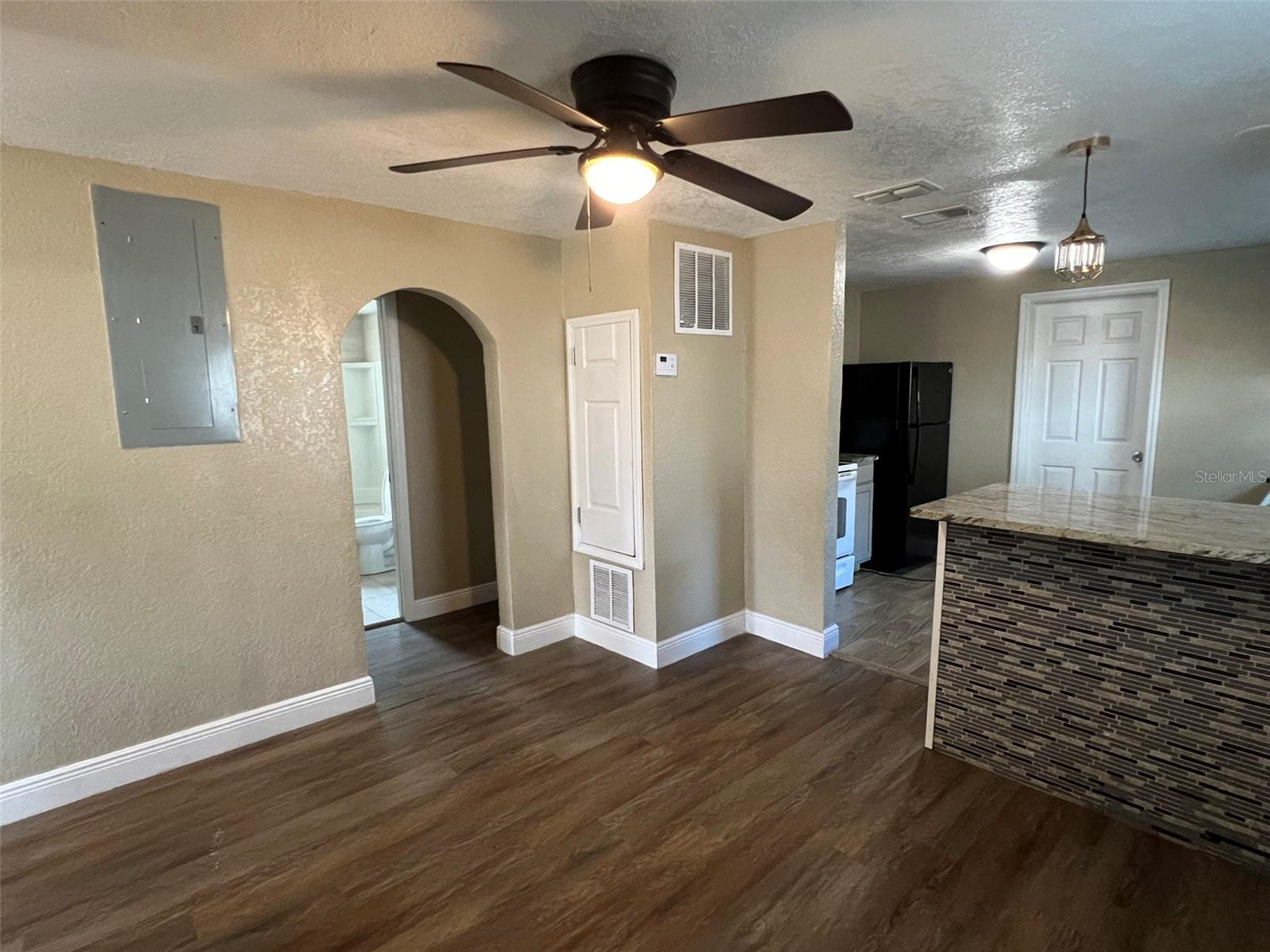 Image 6 of 27 For 1307 Kaley Avenue