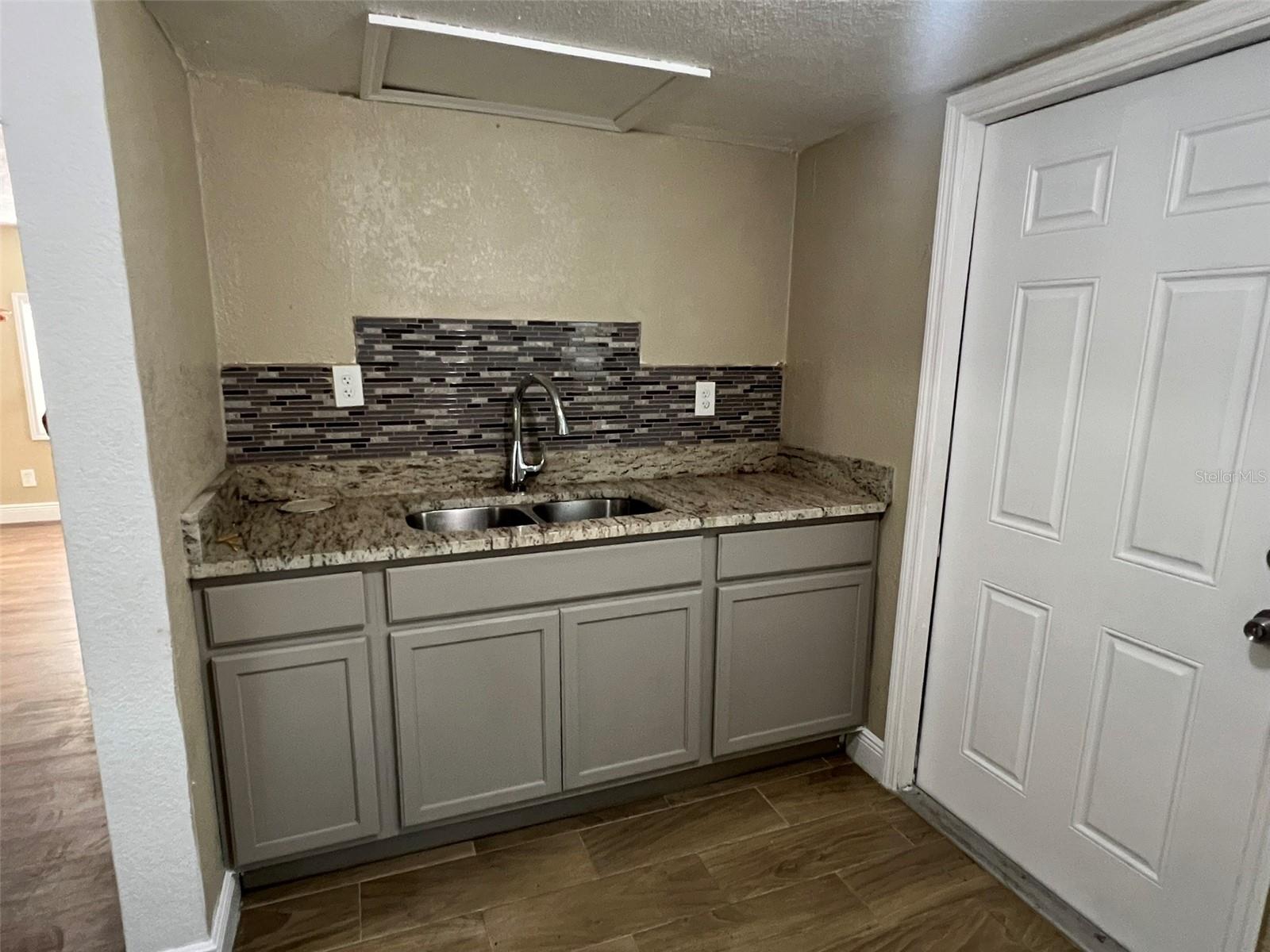 Image 9 of 27 For 1307 Kaley Avenue