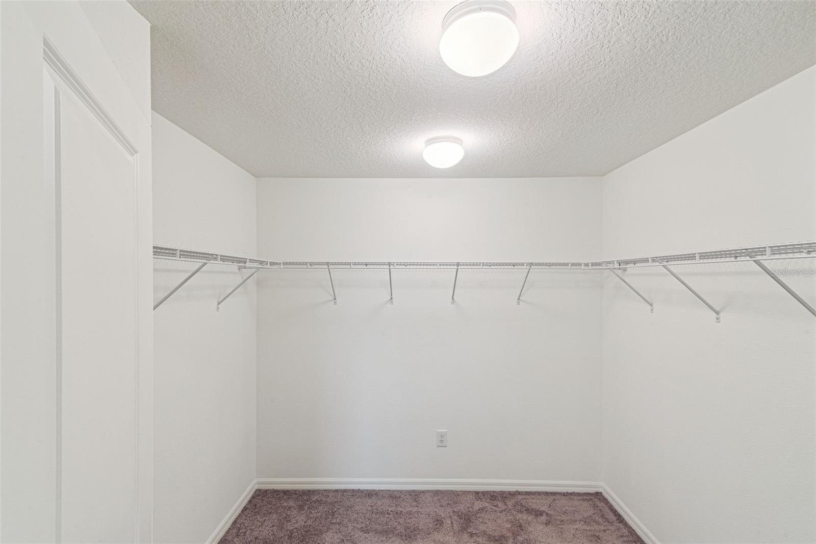 Image 32 of 51 For 2767 Meadow Stream Way