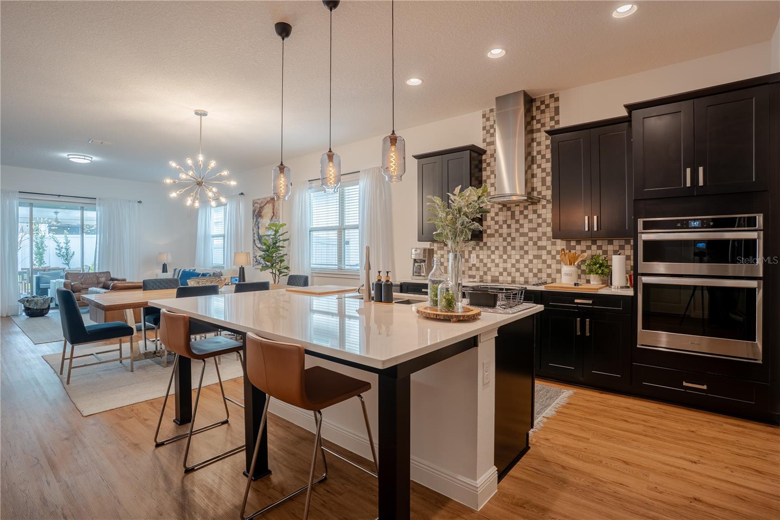 Listing photo id 8 for 3148 Residence East Way