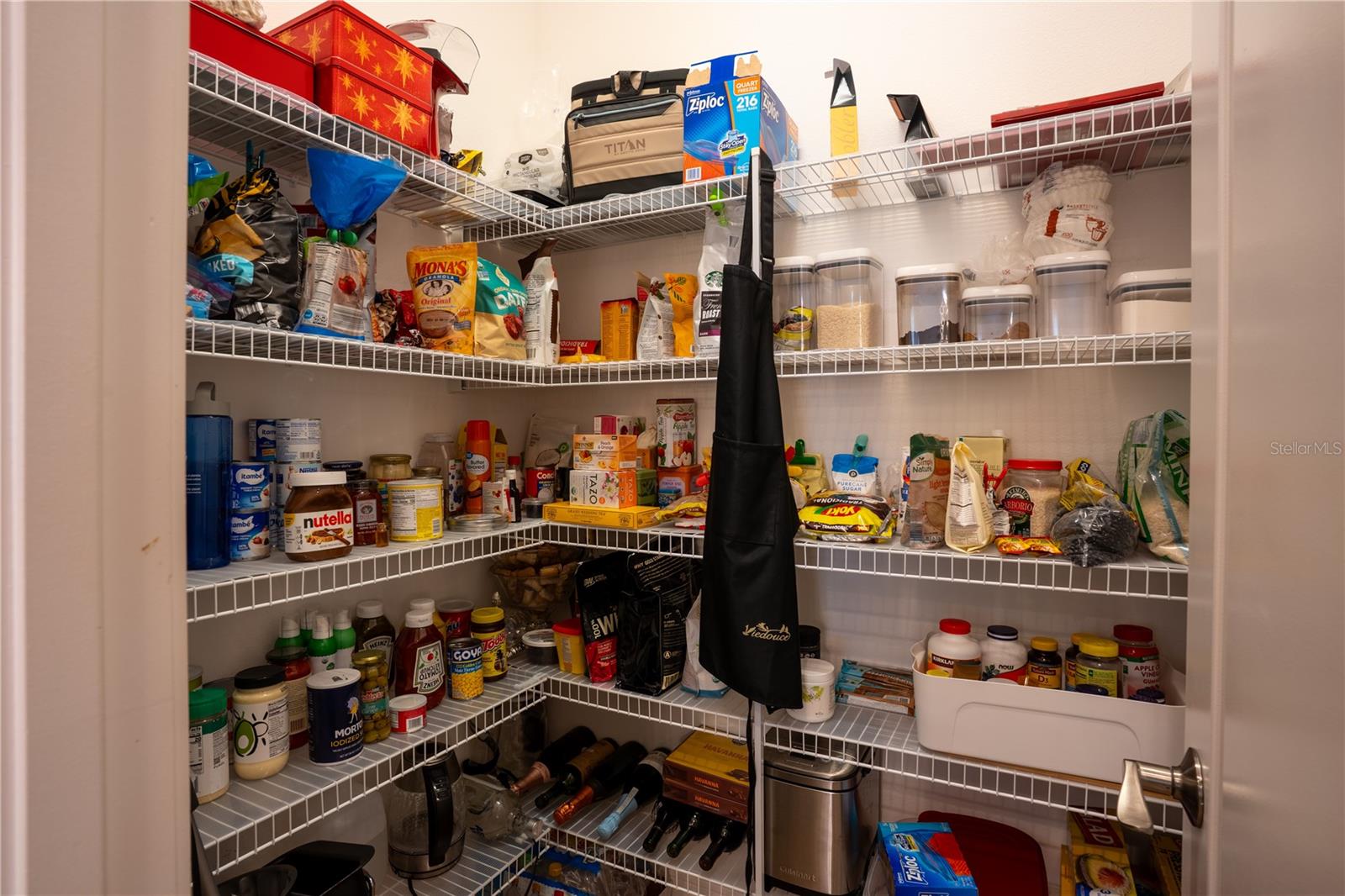 Listing photo id 10 for 3148 Residence East Way