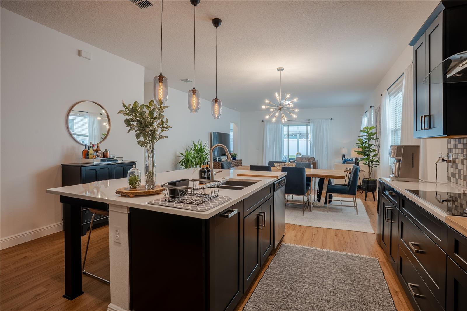 Listing photo id 11 for 3148 Residence East Way