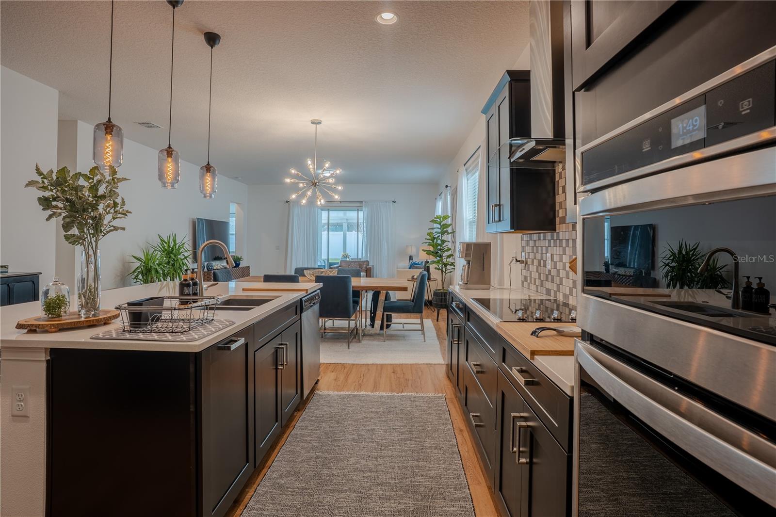 Listing photo id 12 for 3148 Residence East Way