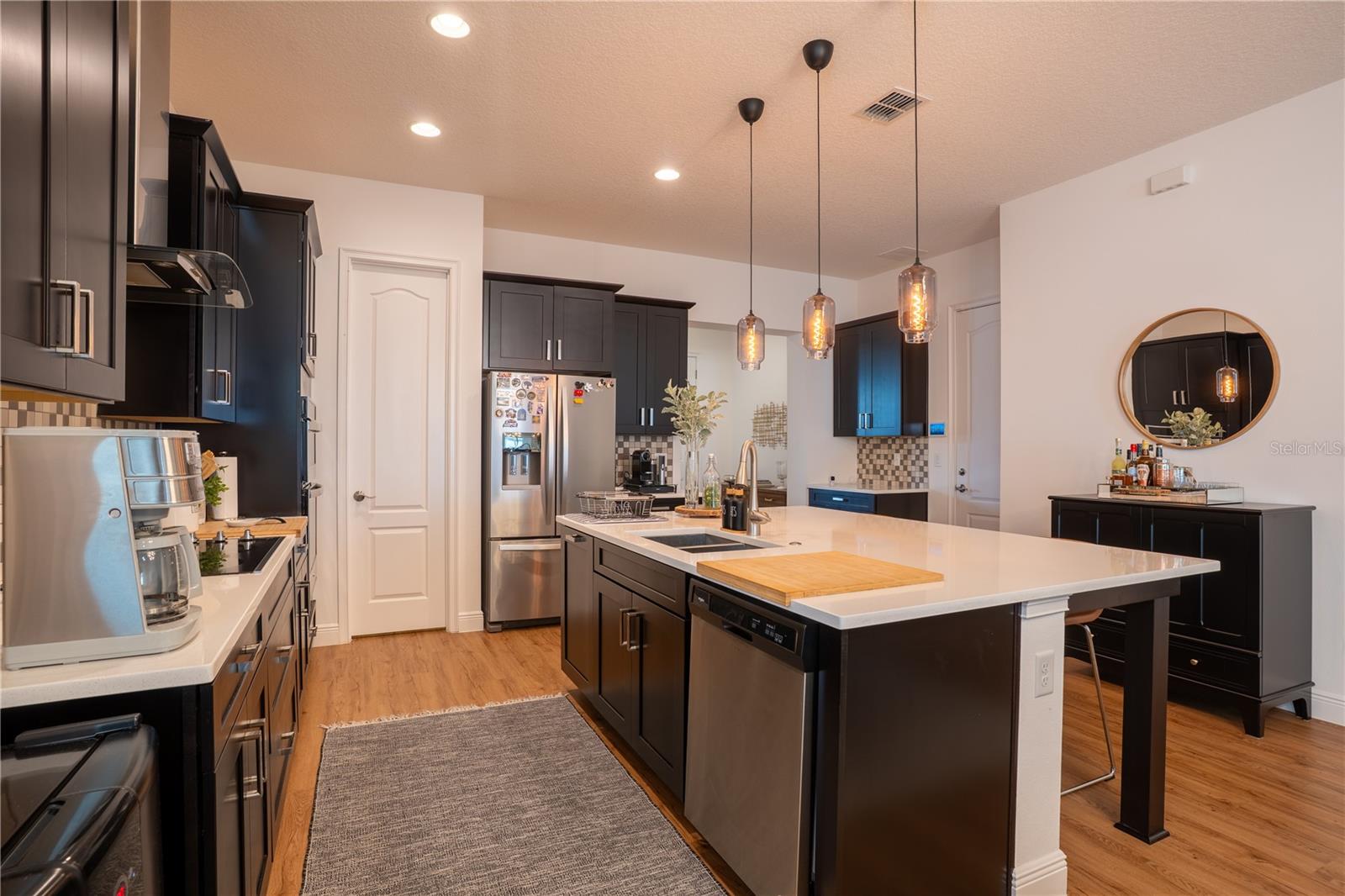 Listing photo id 17 for 3148 Residence East Way