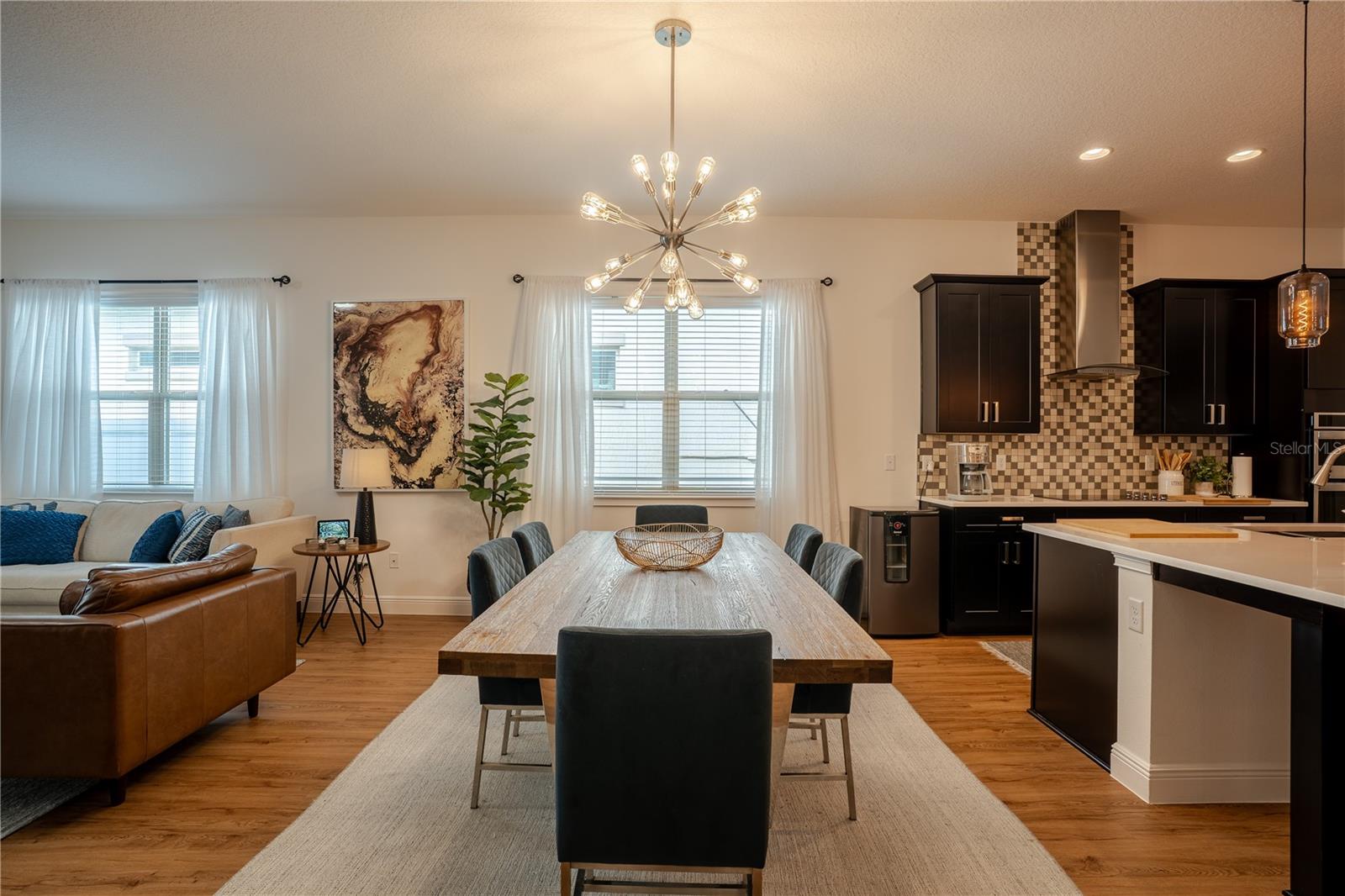 Listing photo id 18 for 3148 Residence East Way