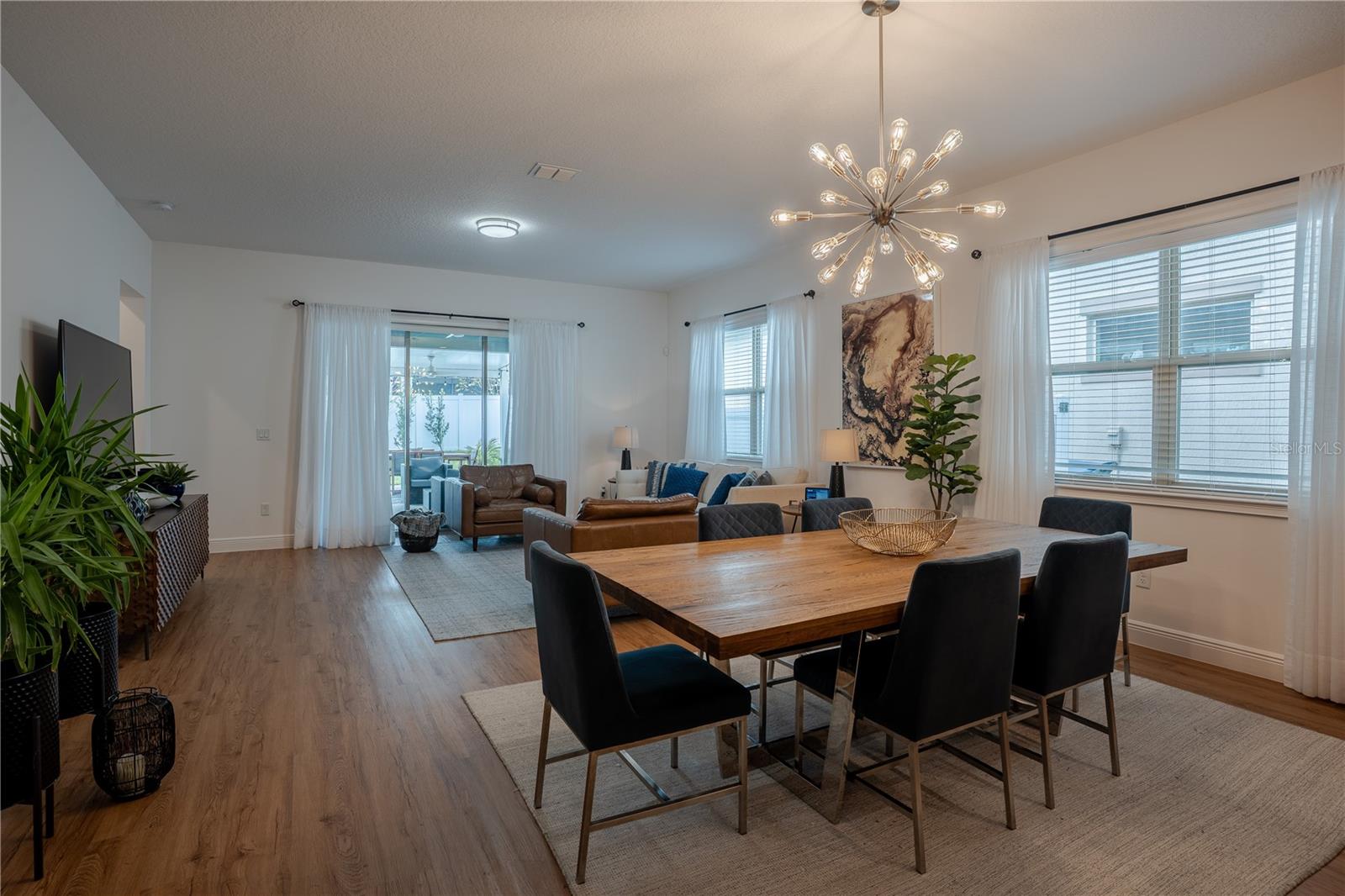 Listing photo id 19 for 3148 Residence East Way