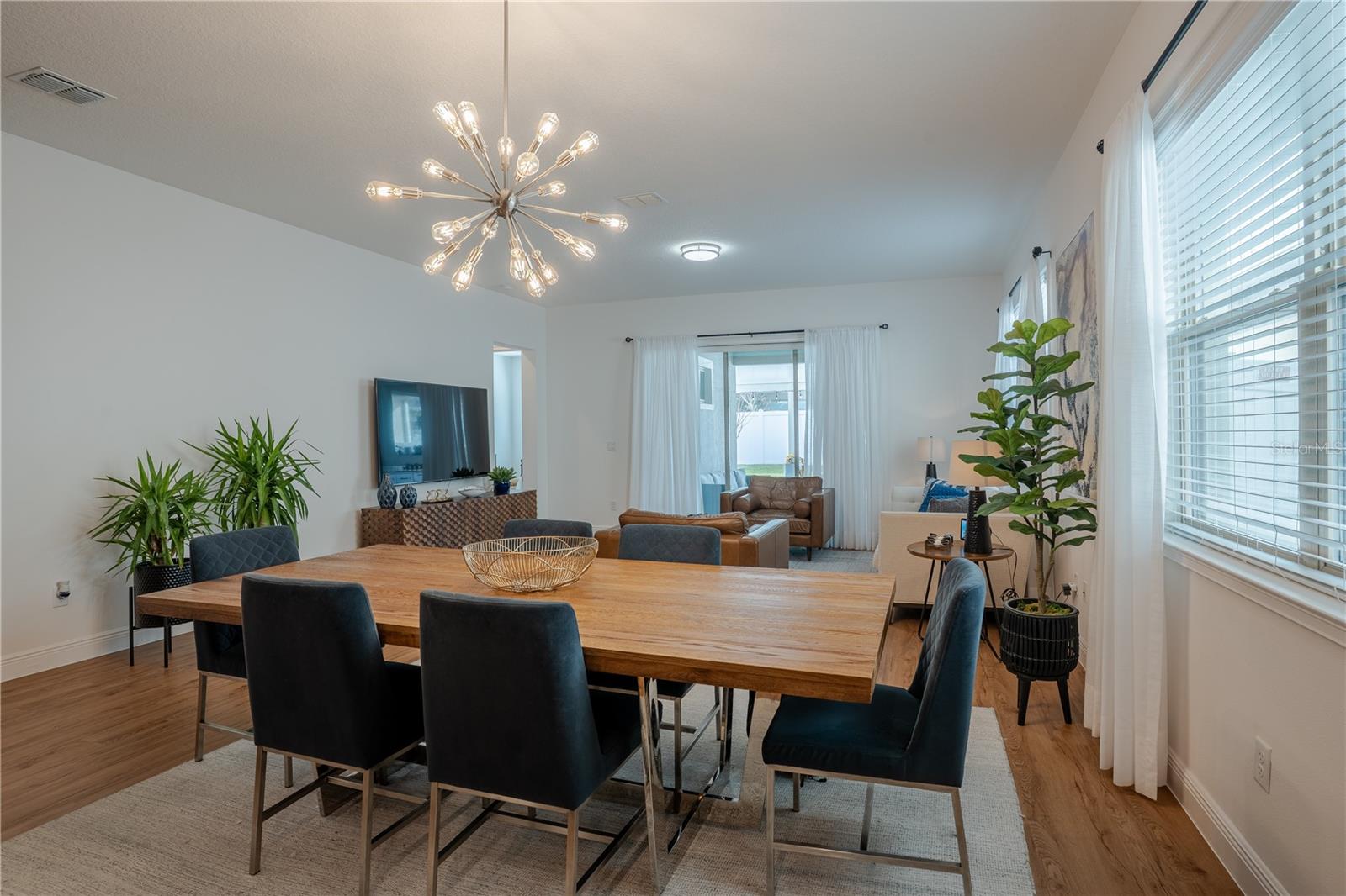 Listing photo id 20 for 3148 Residence East Way