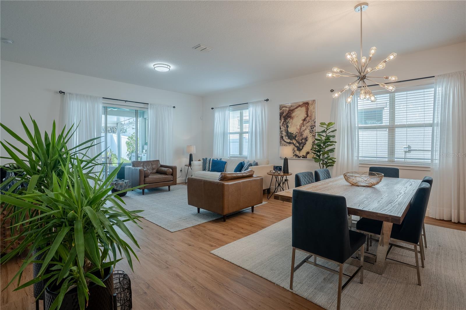 Listing photo id 21 for 3148 Residence East Way