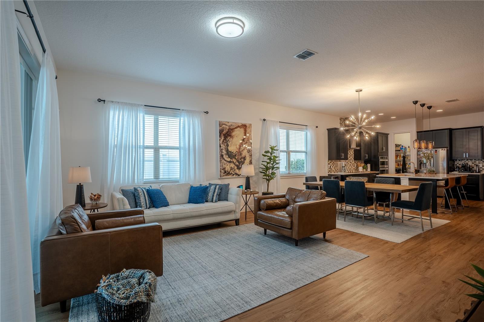 Listing photo id 23 for 3148 Residence East Way