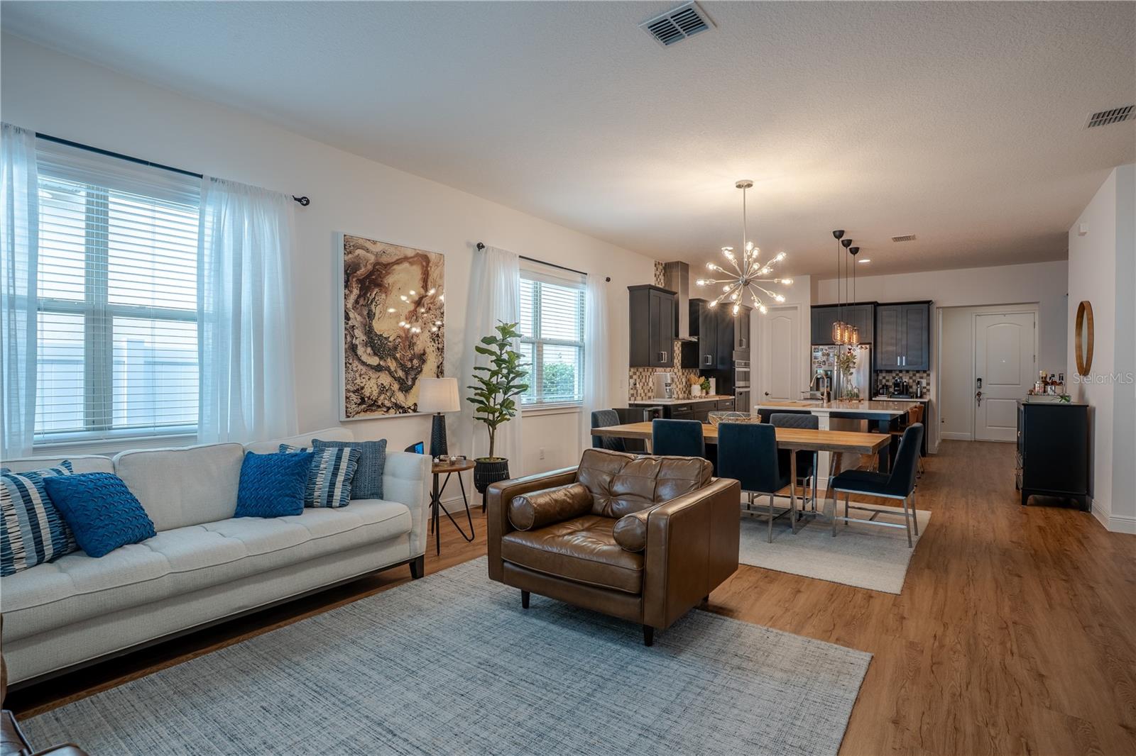 Listing photo id 24 for 3148 Residence East Way