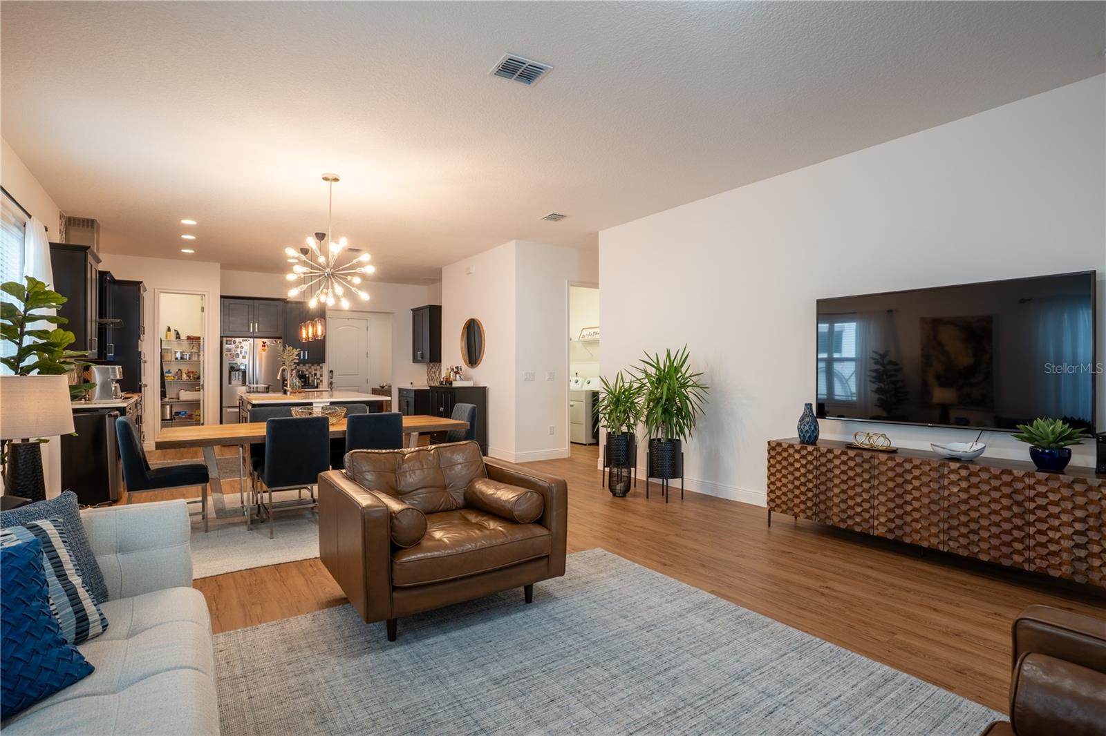 Listing photo id 25 for 3148 Residence East Way