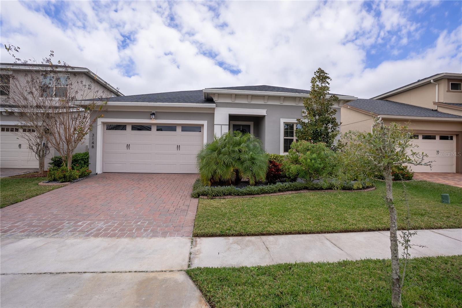 Listing photo id 2 for 3148 Residence East Way