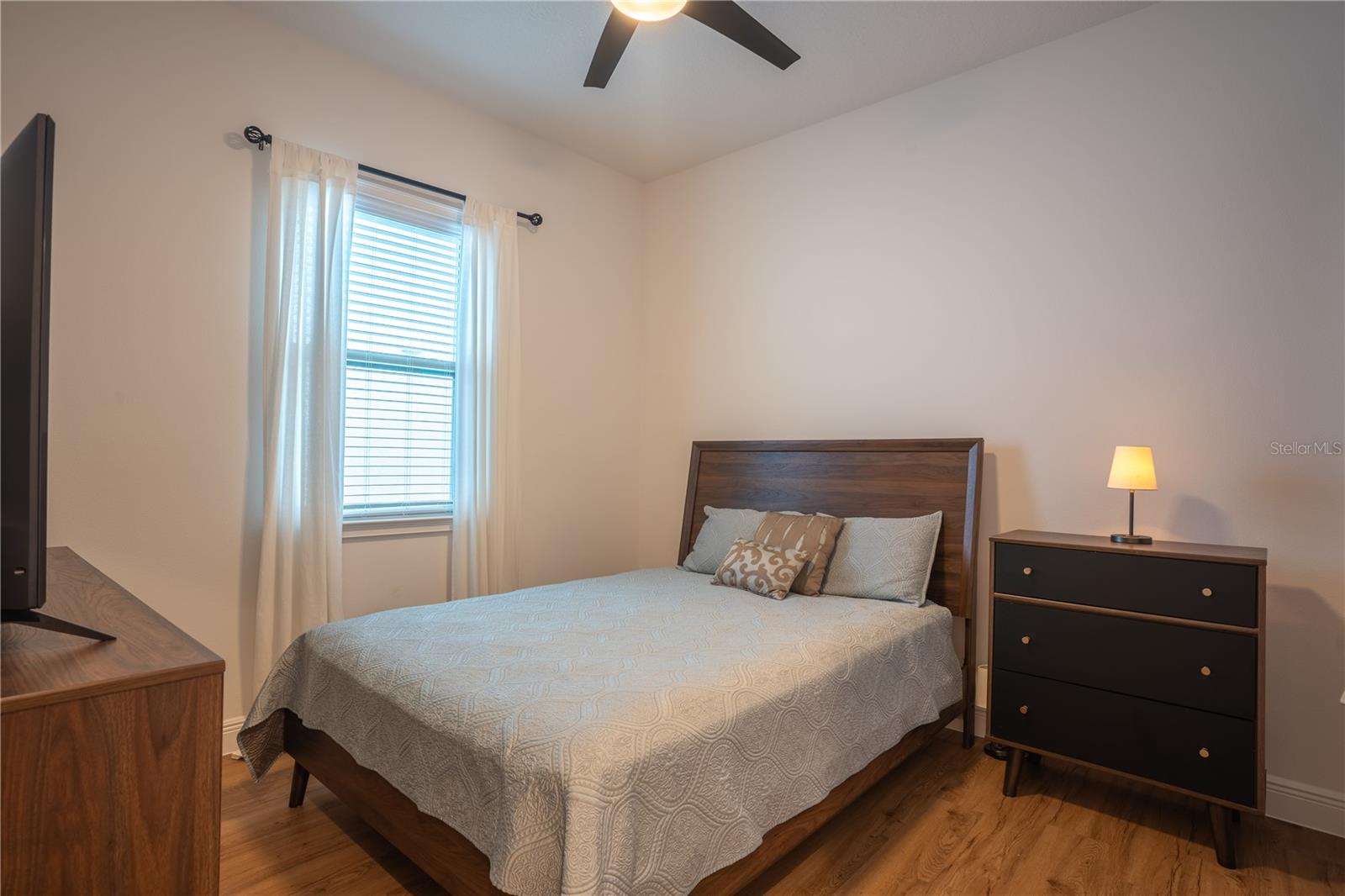 Listing photo id 38 for 3148 Residence East Way