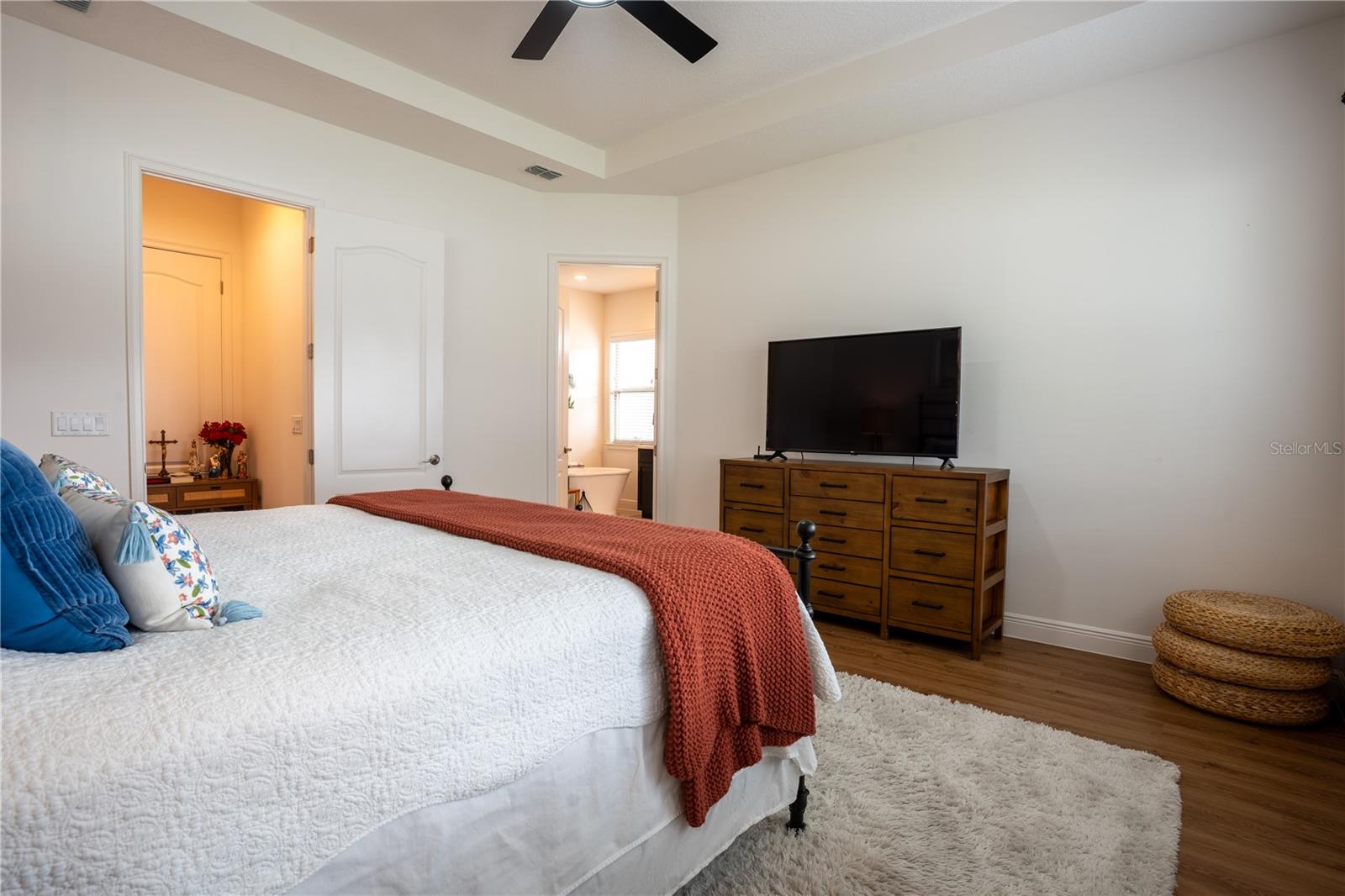 Listing photo id 51 for 3148 Residence East Way