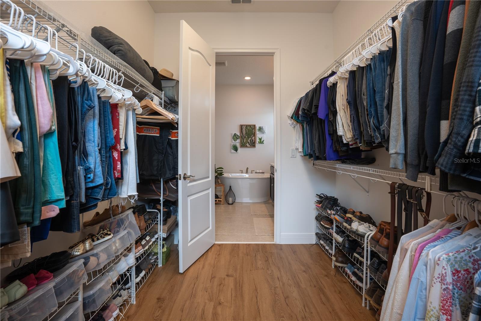 Listing photo id 57 for 3148 Residence East Way