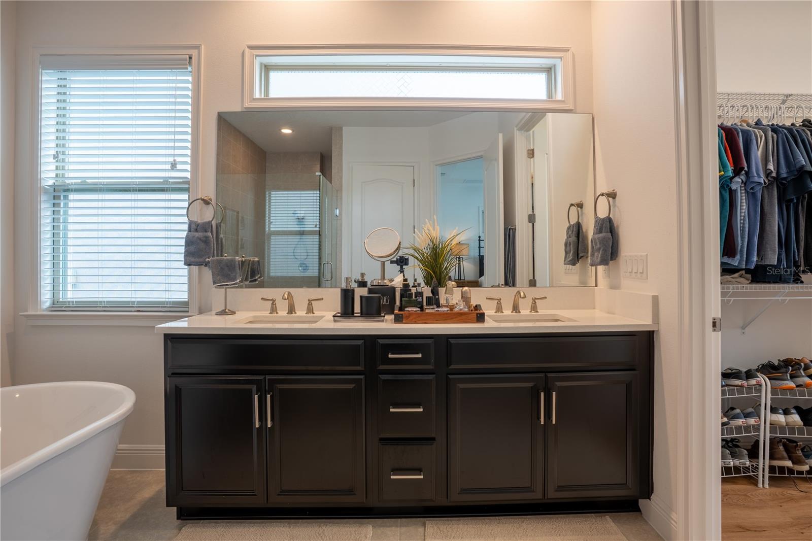 Listing photo id 59 for 3148 Residence East Way